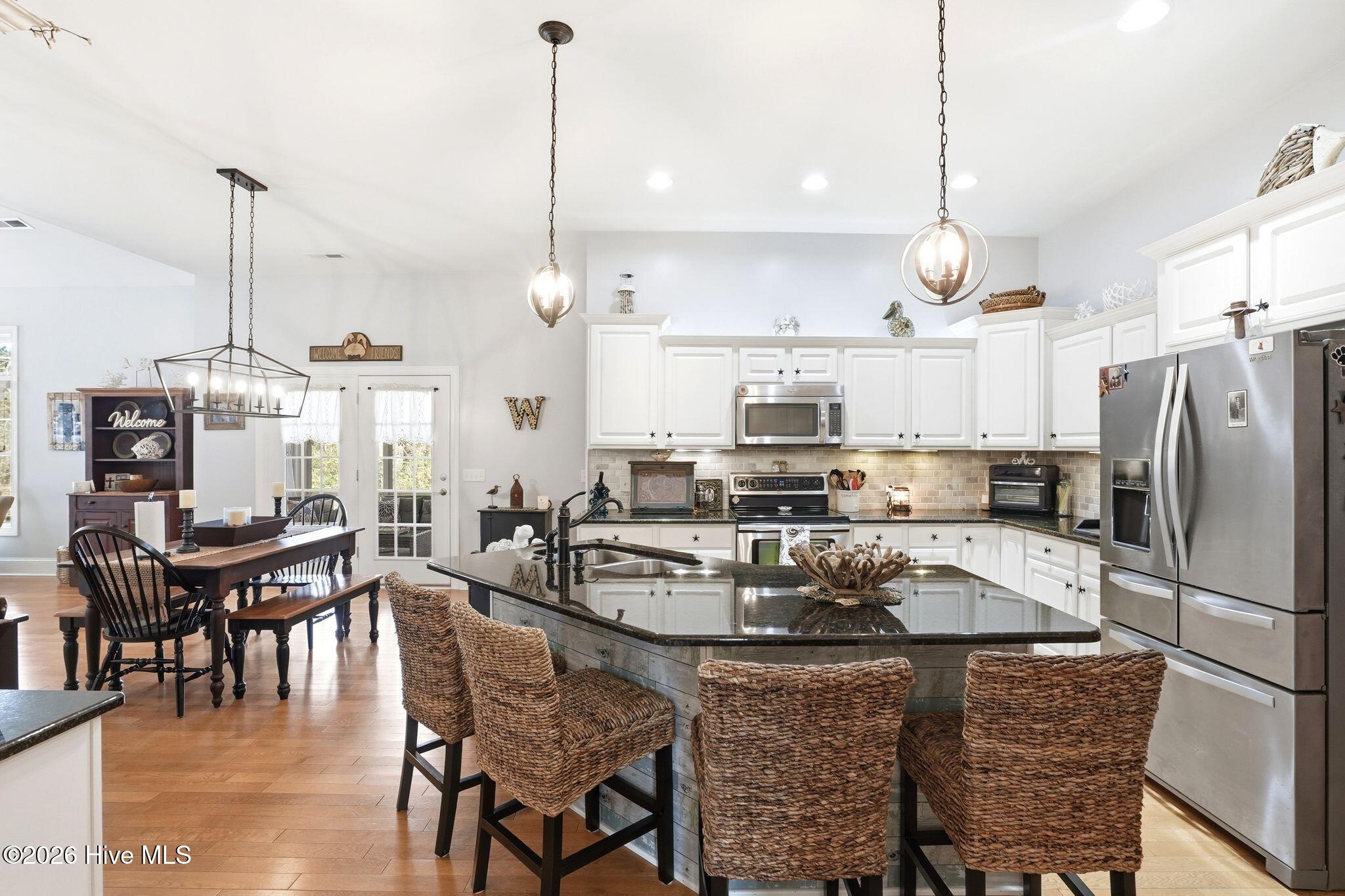 100561689 | Photo 21