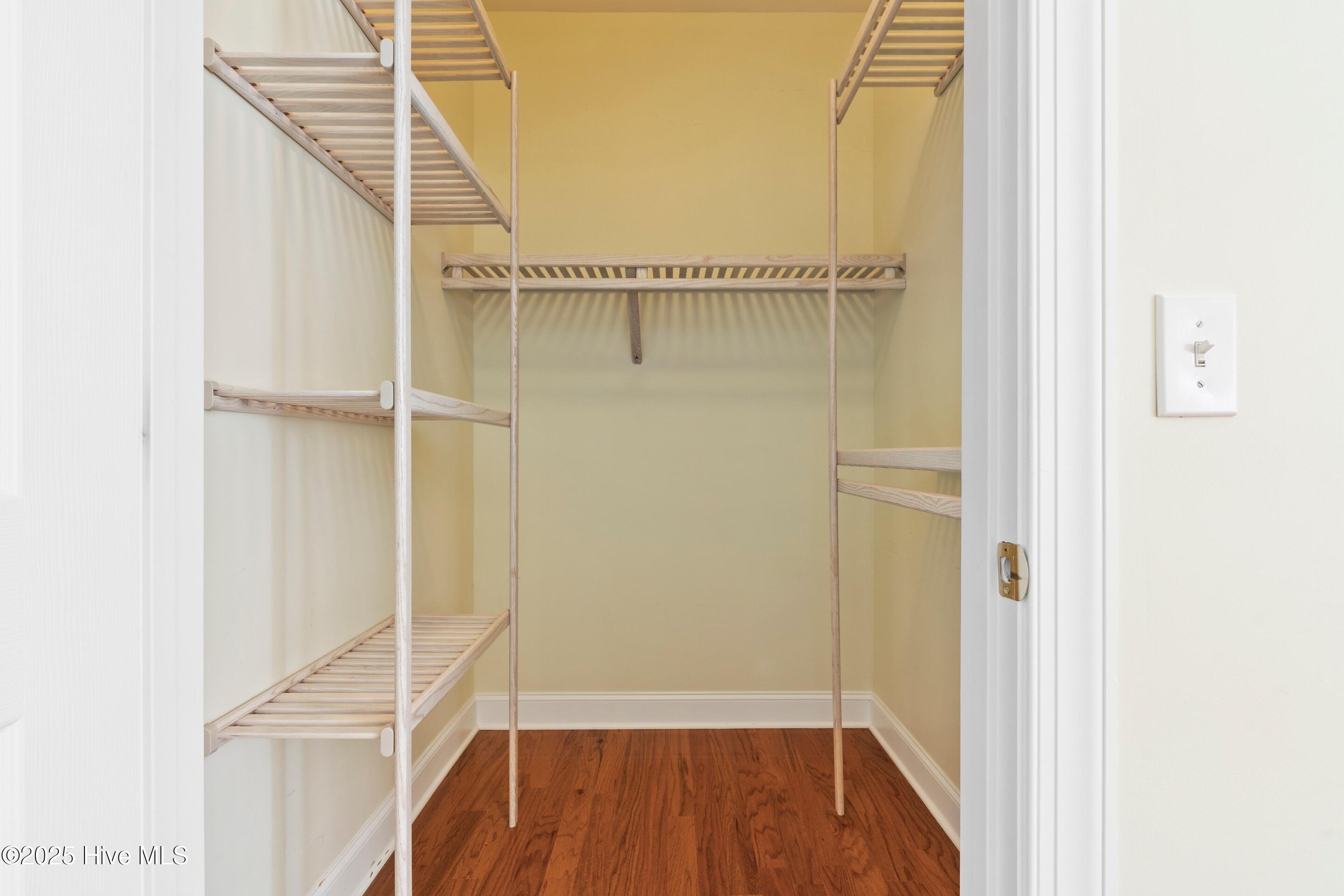 100536985 | Photo 19