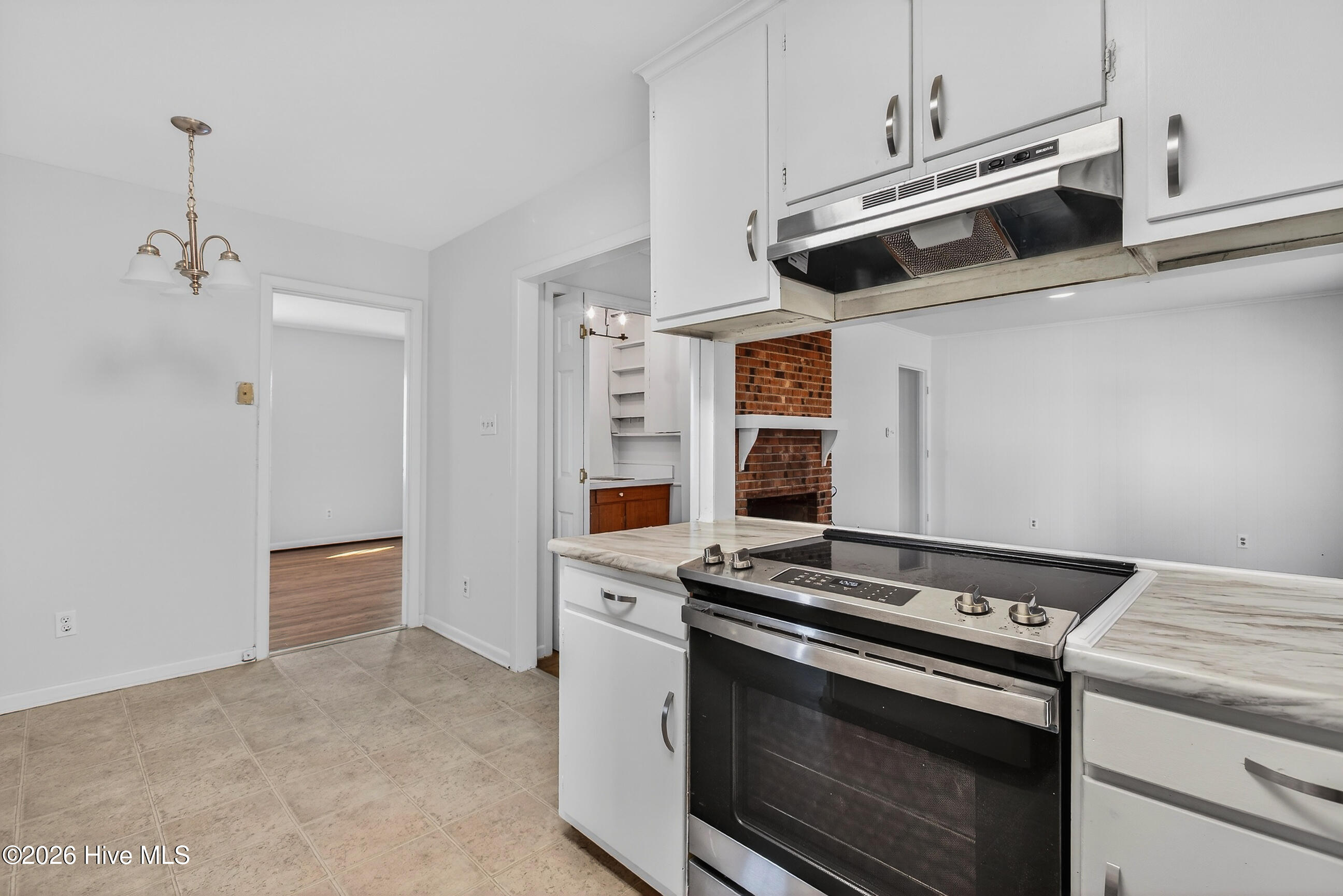 100548057 | Photo 12