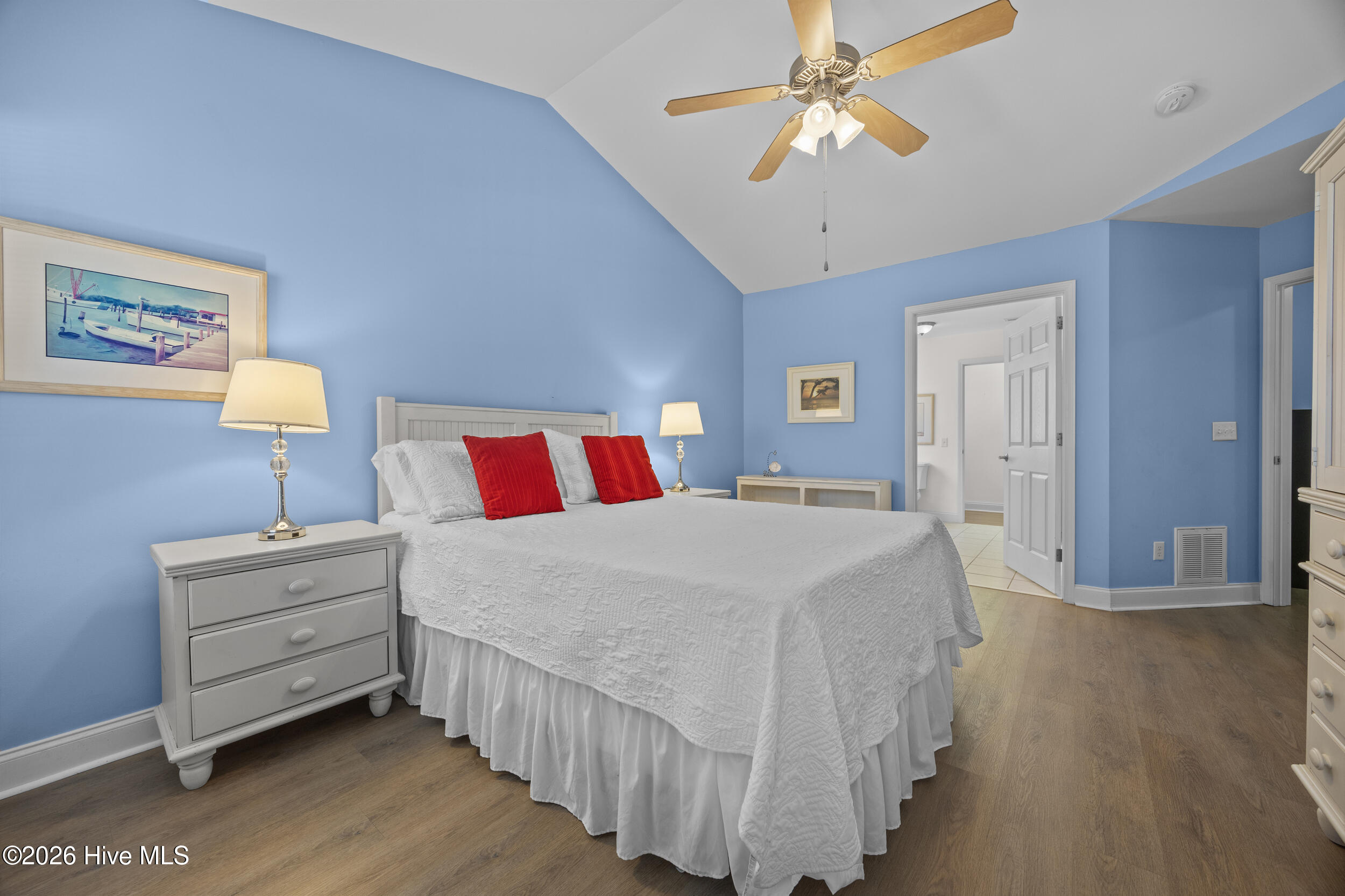 100555445 | Photo 23