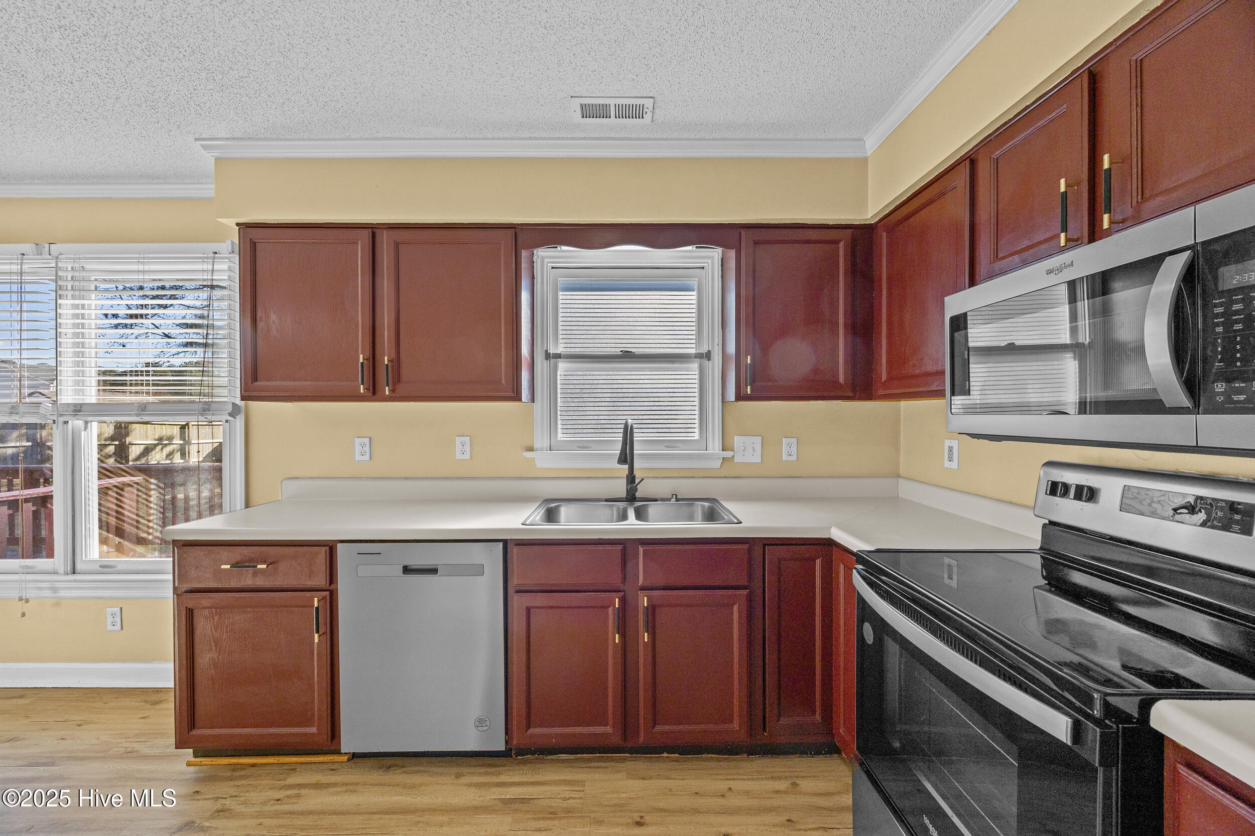 100545439 | Photo 12