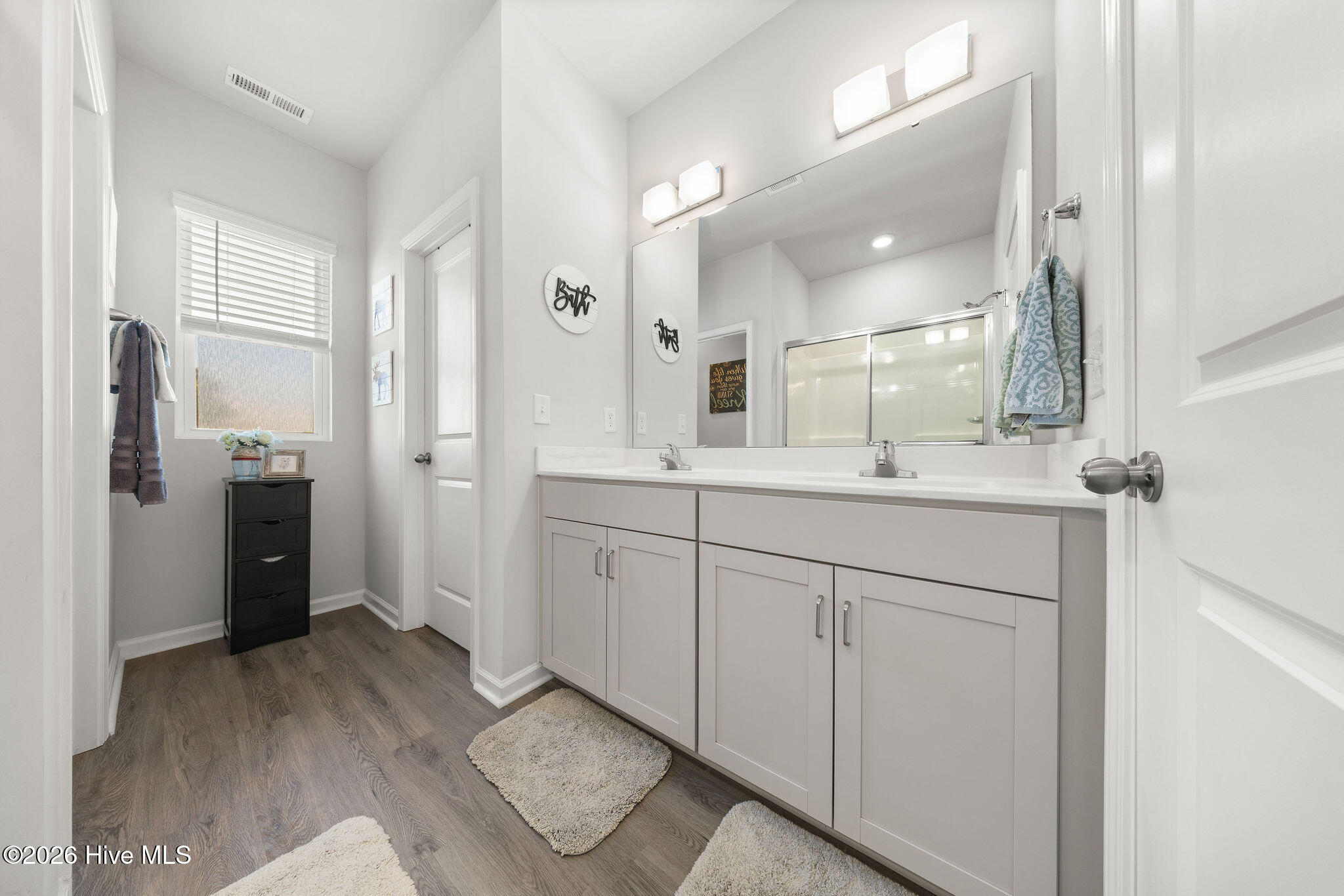 100553688 | Photo 25