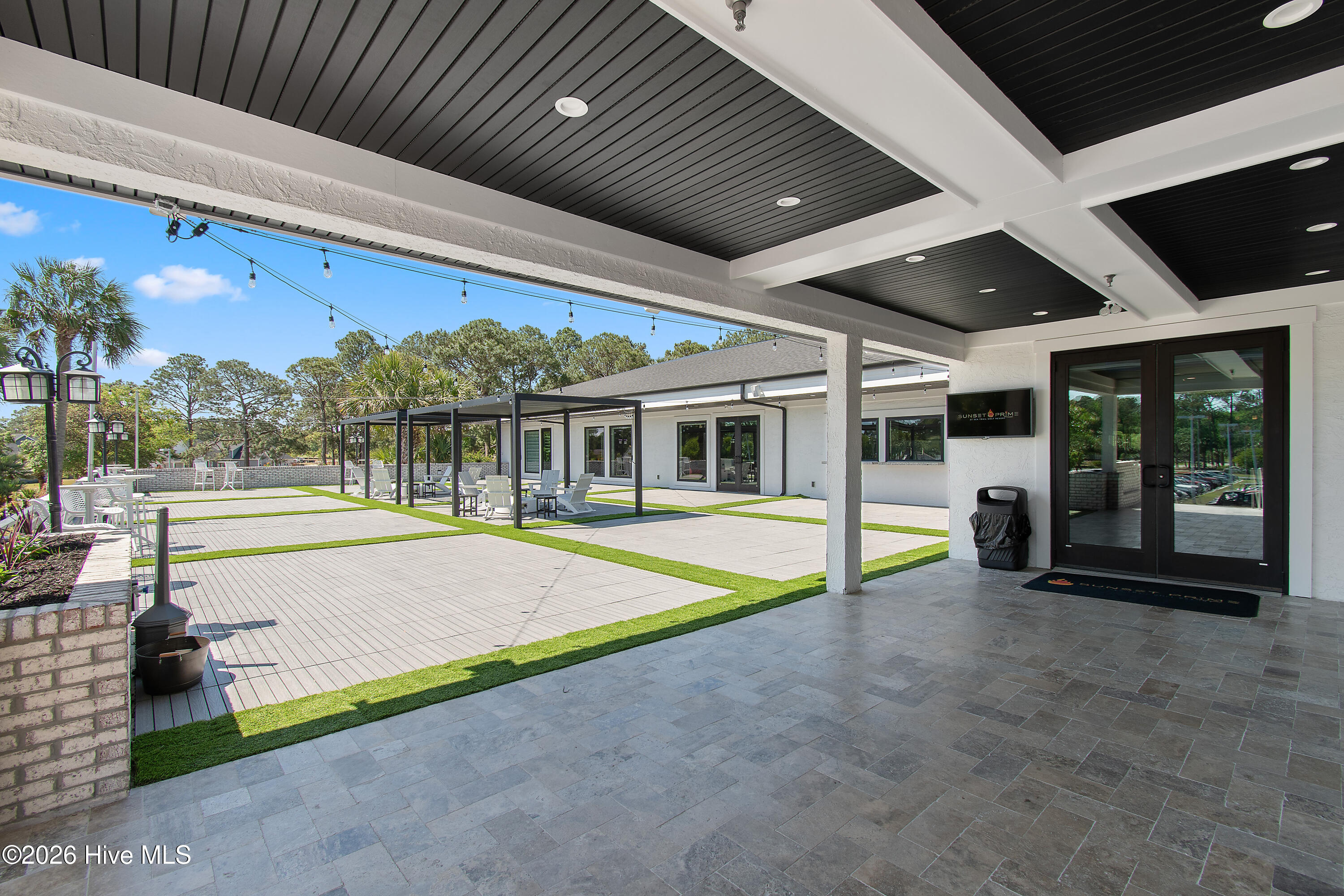 100565384 | Photo 60