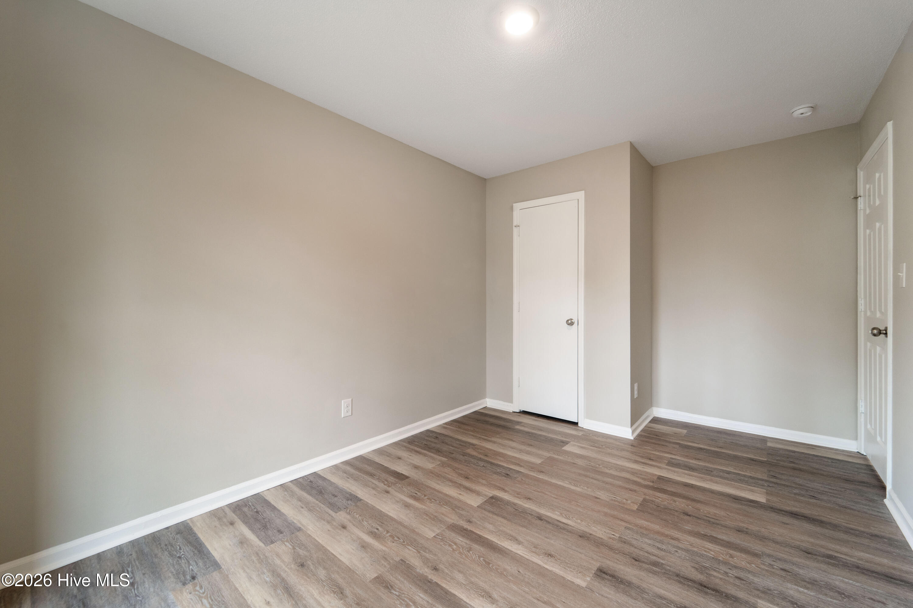 100558242 | Photo 22