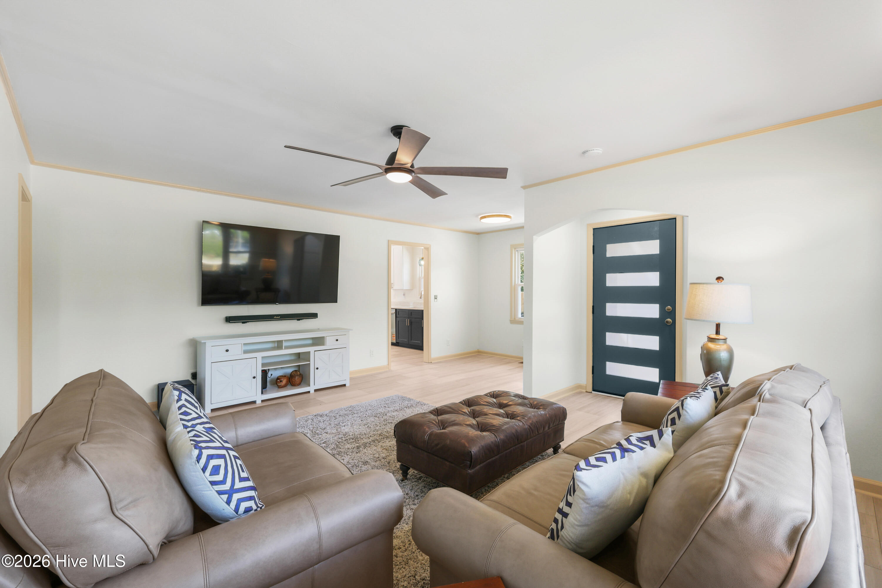 100567832 | Photo 10