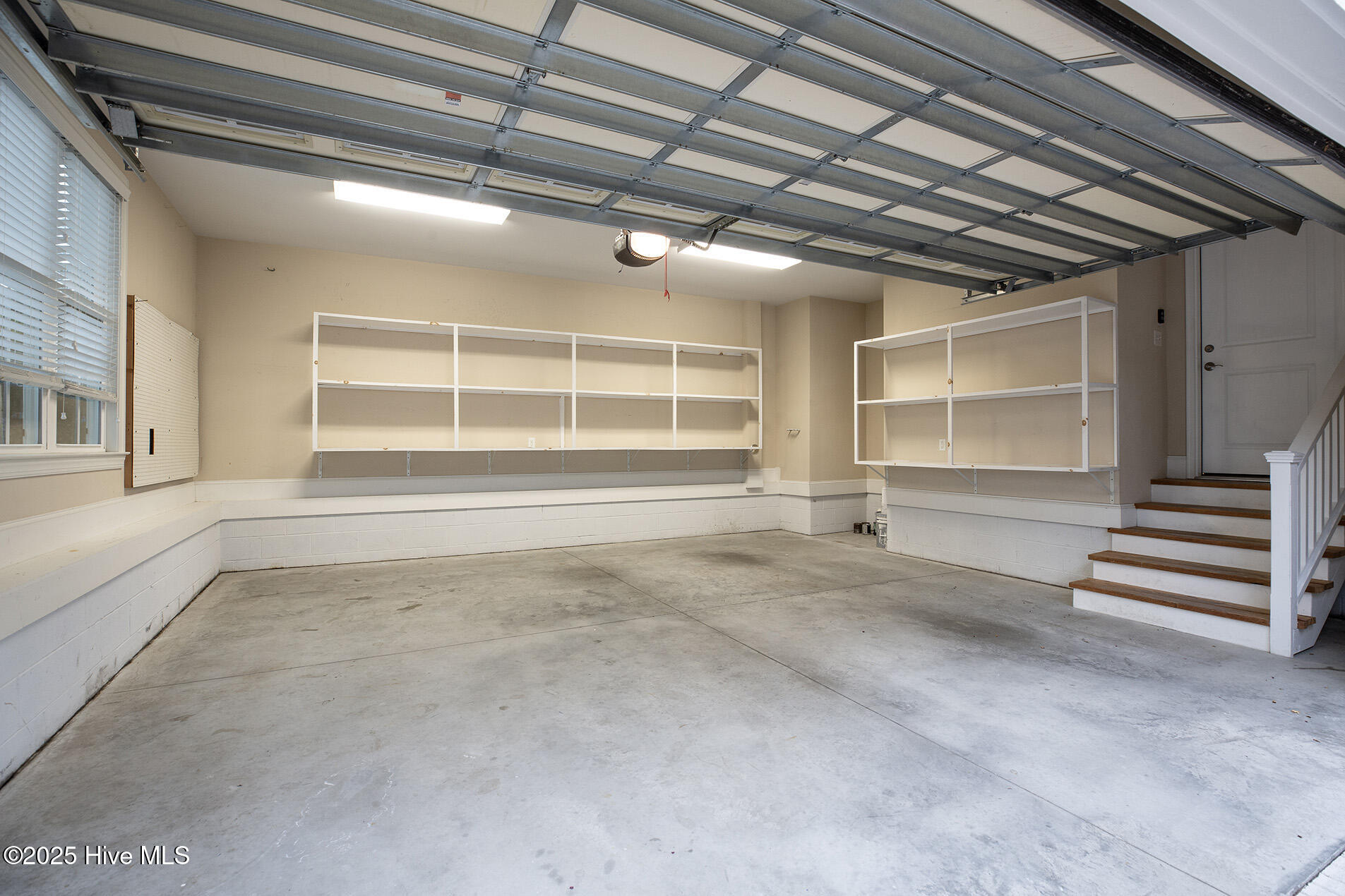 100556749 | Photo 54