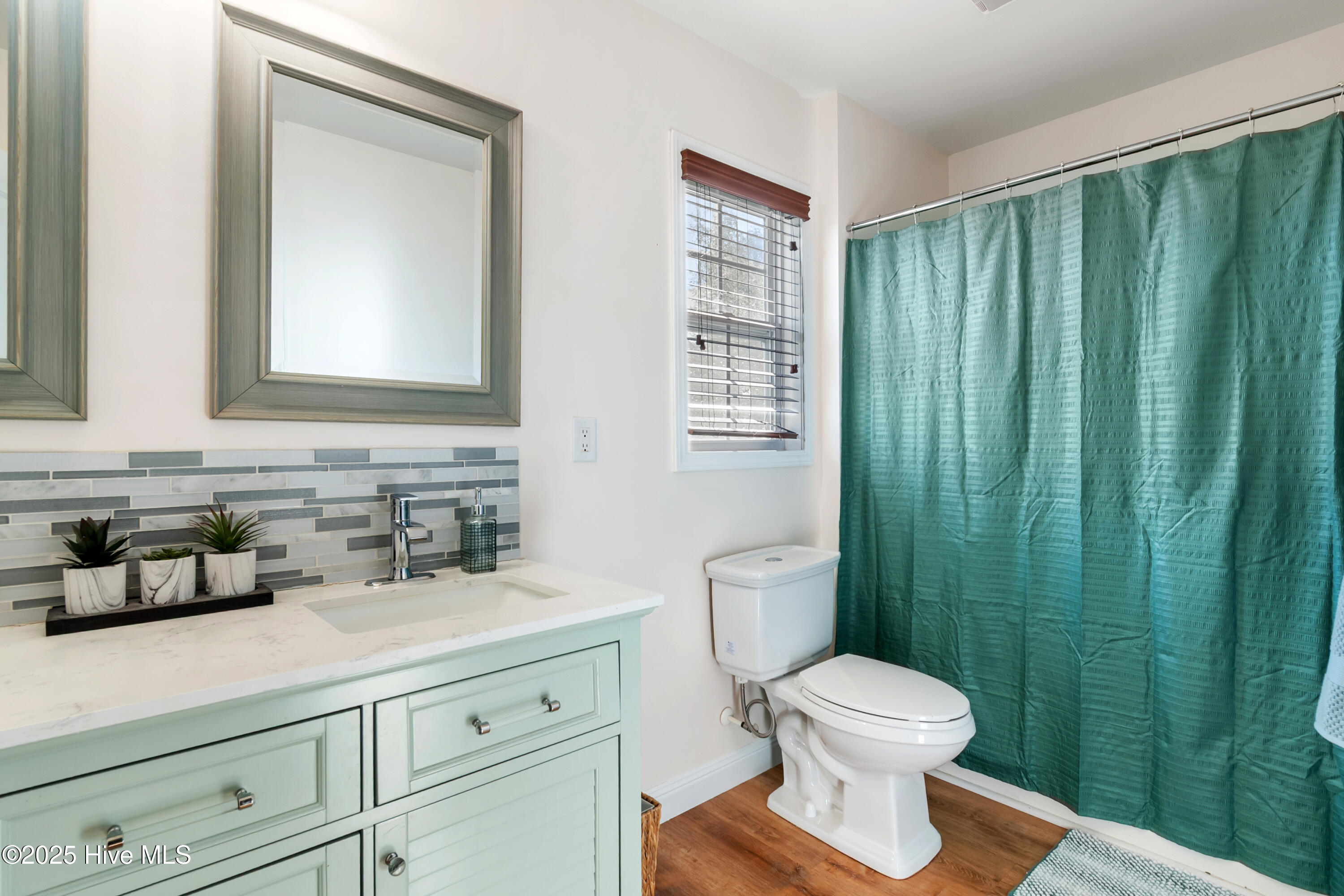 100542799 | Photo 18