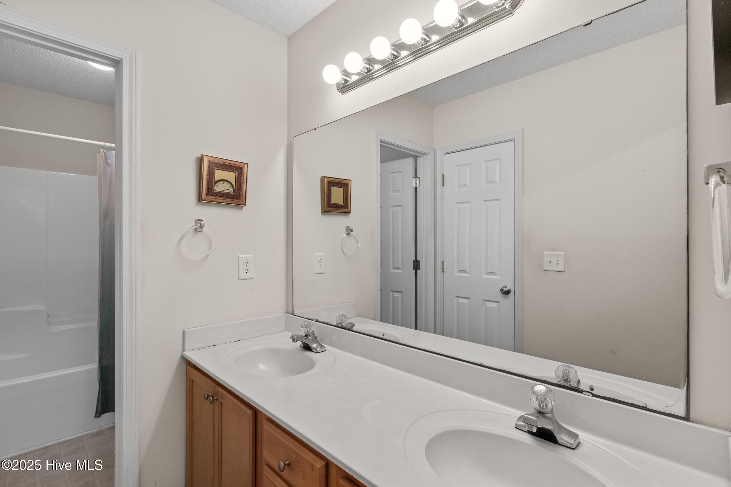 100559196 | Photo 13