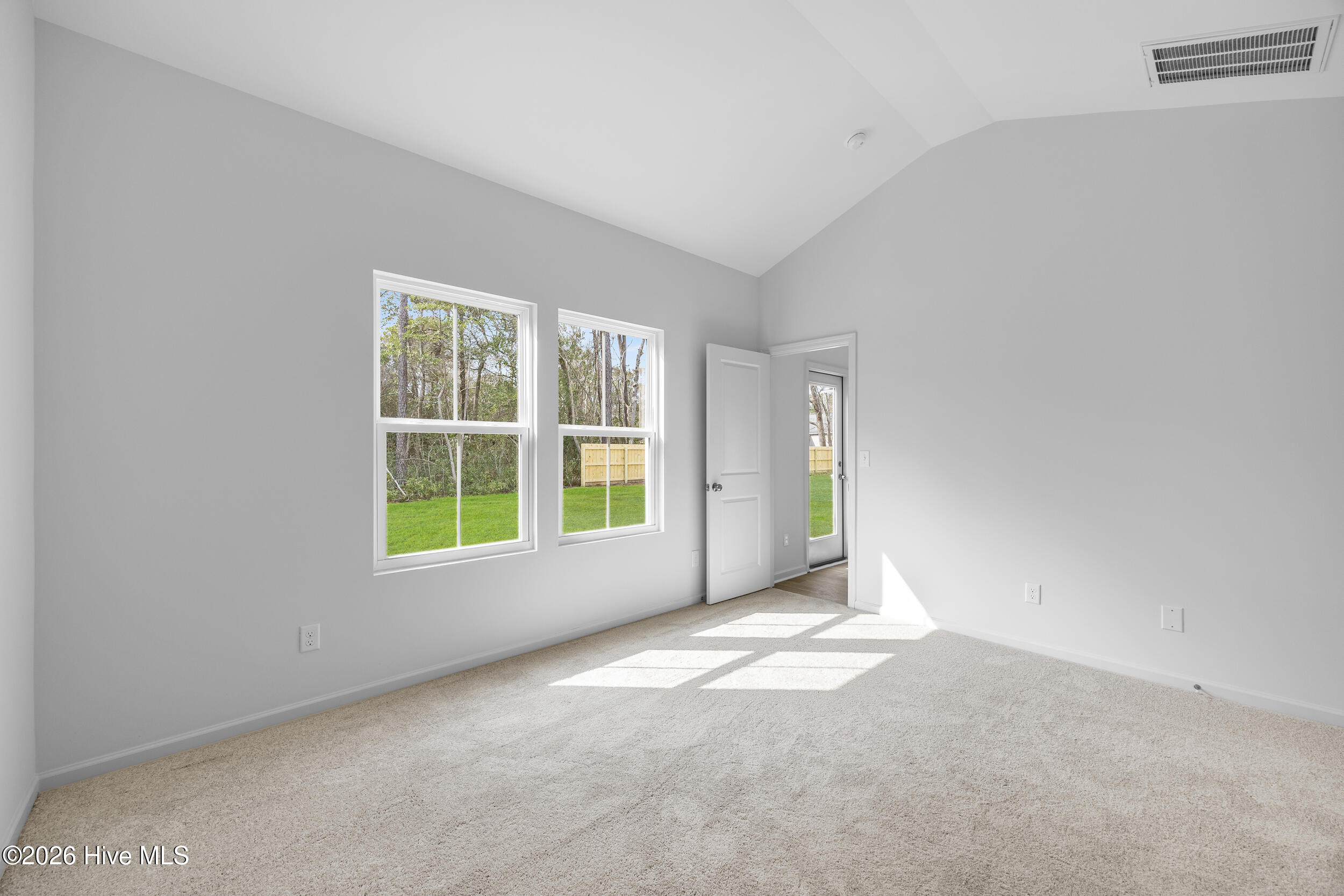 100559369 | Photo 11