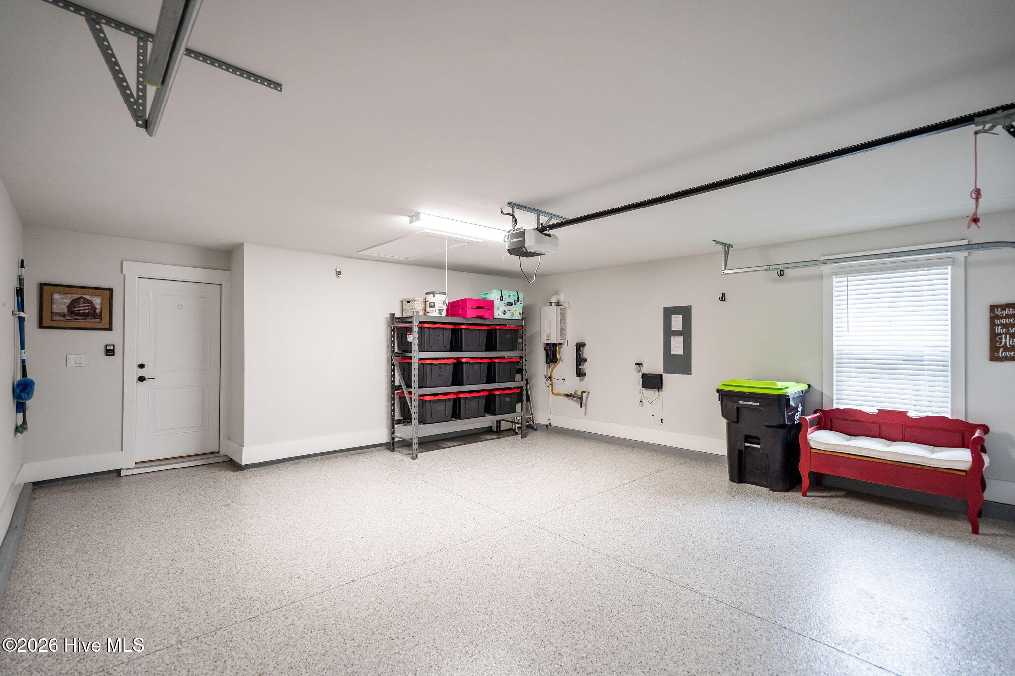 100558026 | Photo 55