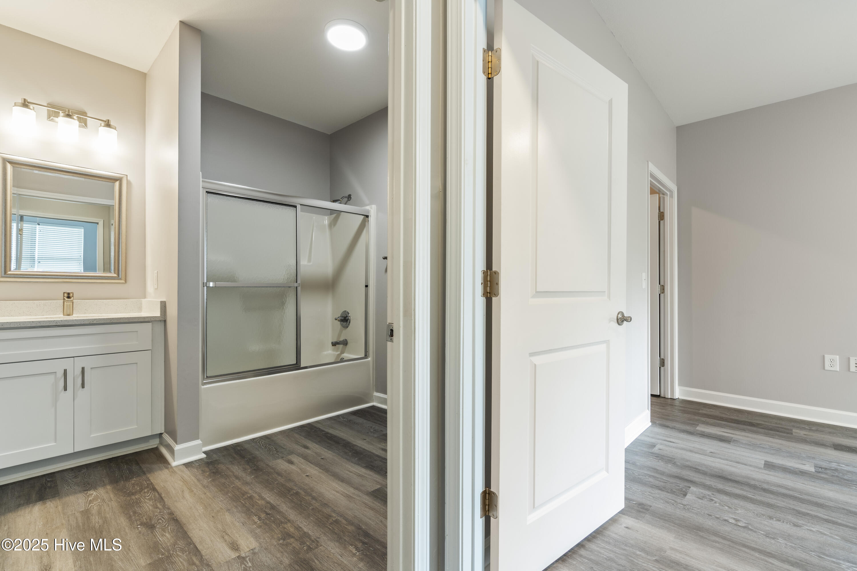 100525400 | Photo 30