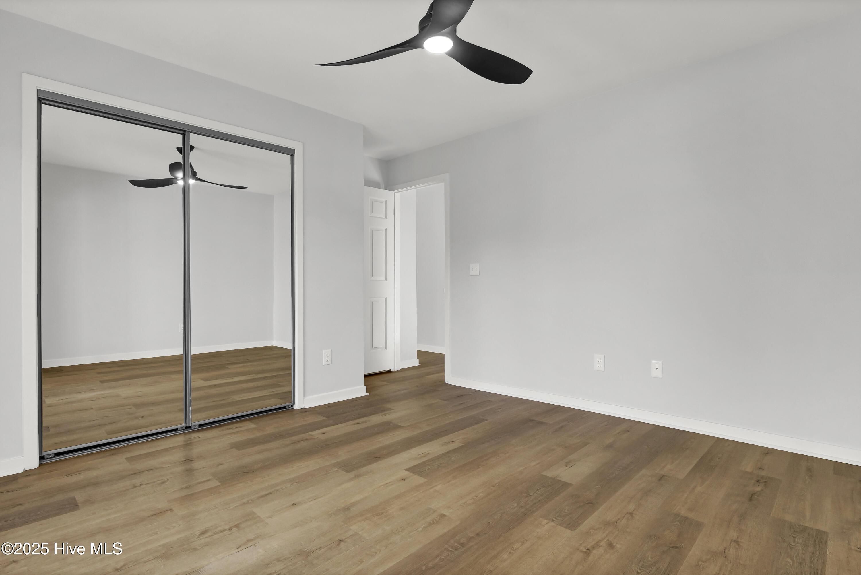 100545648 | Photo 15