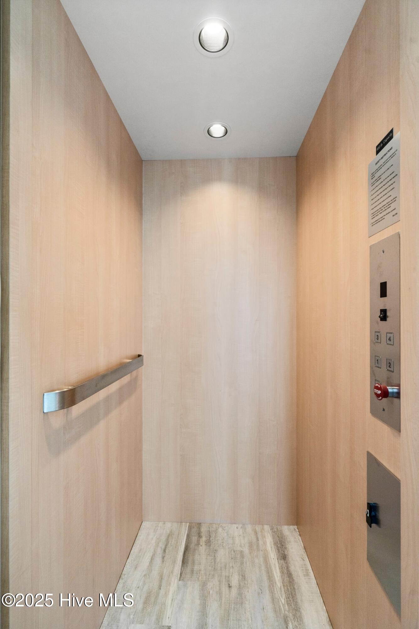 100478479 | Photo 24