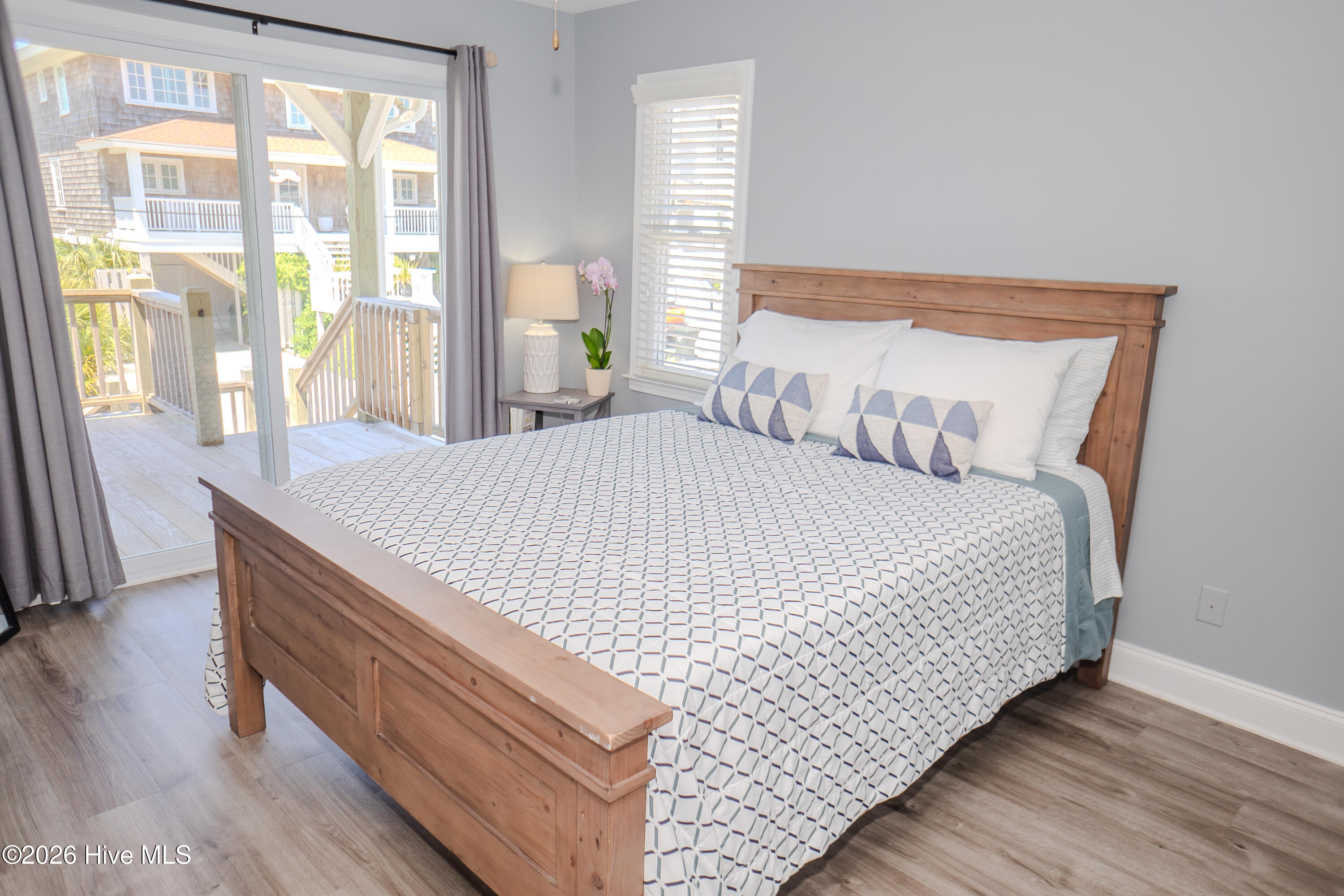 100553135 | Photo 24