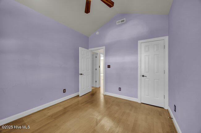 100542118 | Photo 16