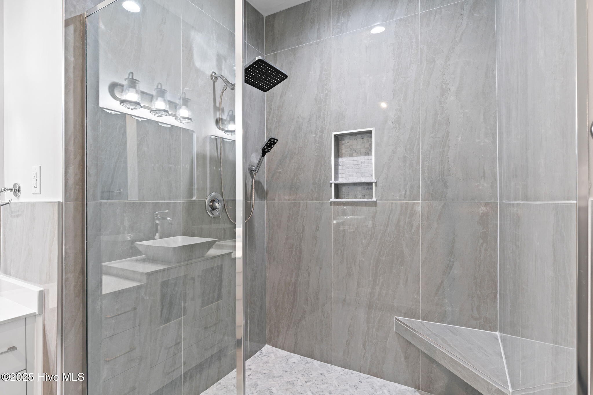 100543428 | Photo 23