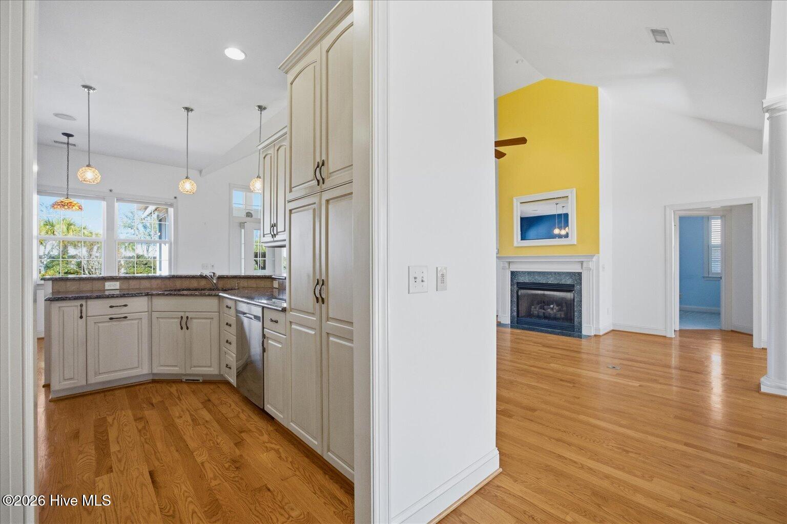 100557521 | Photo 71