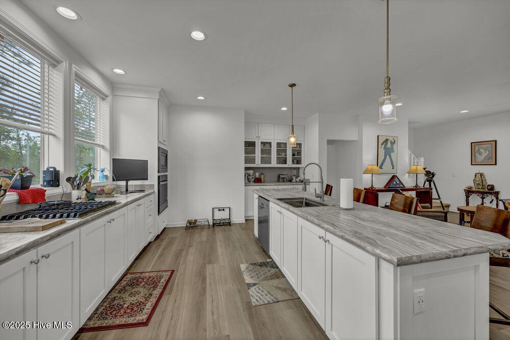 100534128 | Photo 11