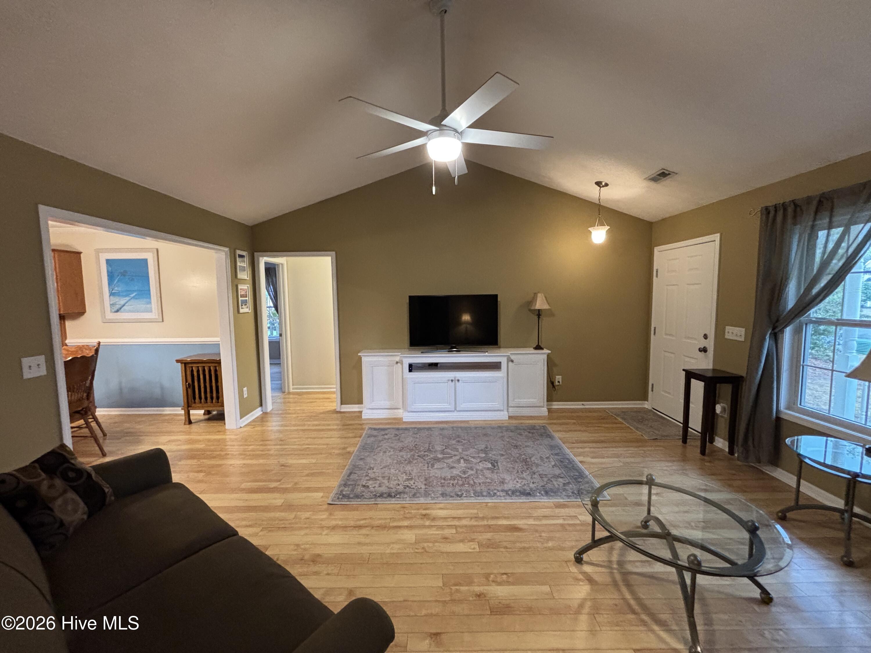 100561288 | Photo 33