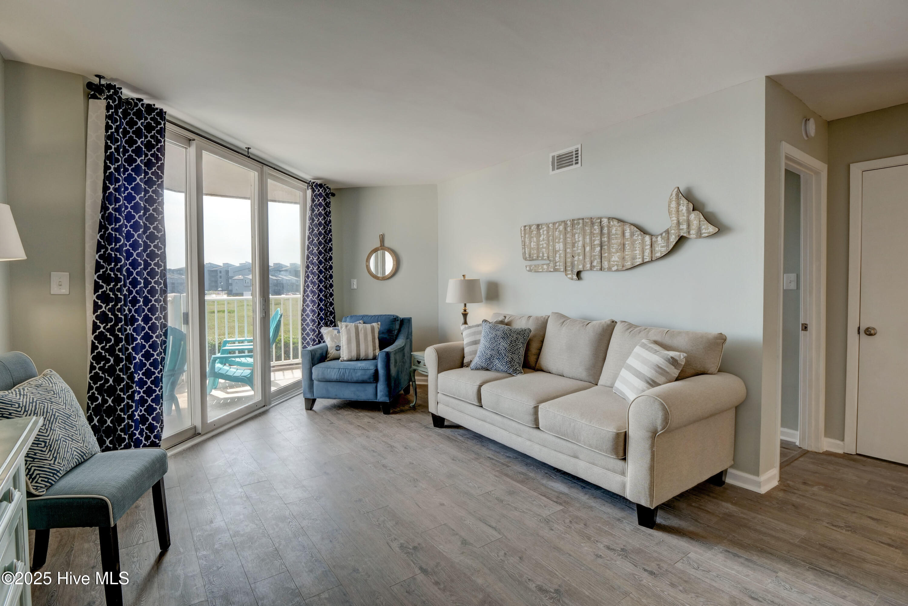 100519676 | Photo 12