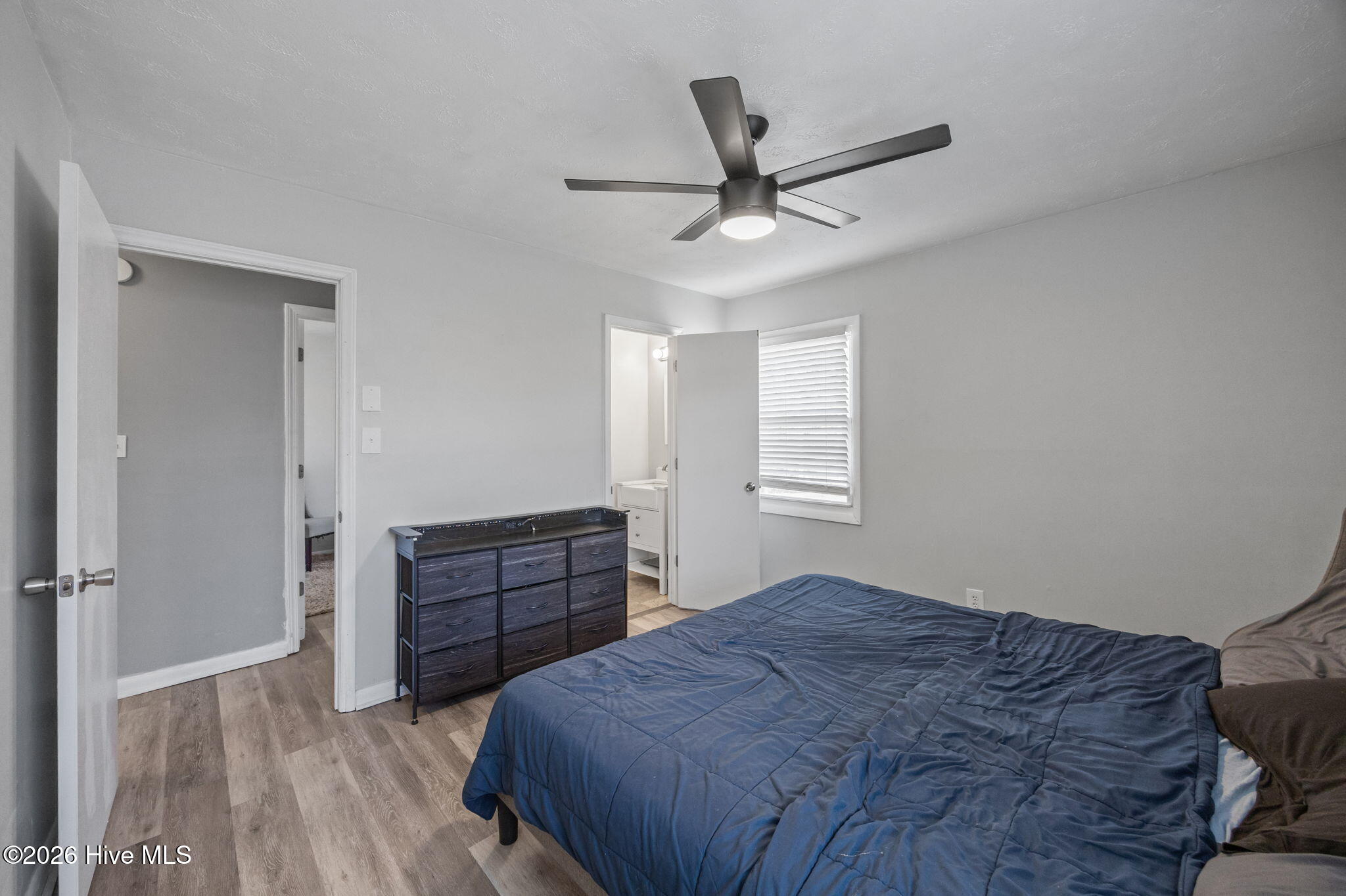 100554438 | Photo 23