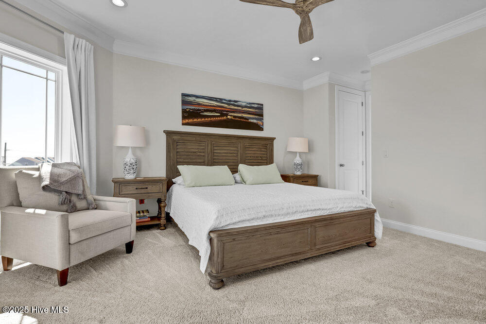 100499001 | Photo 43