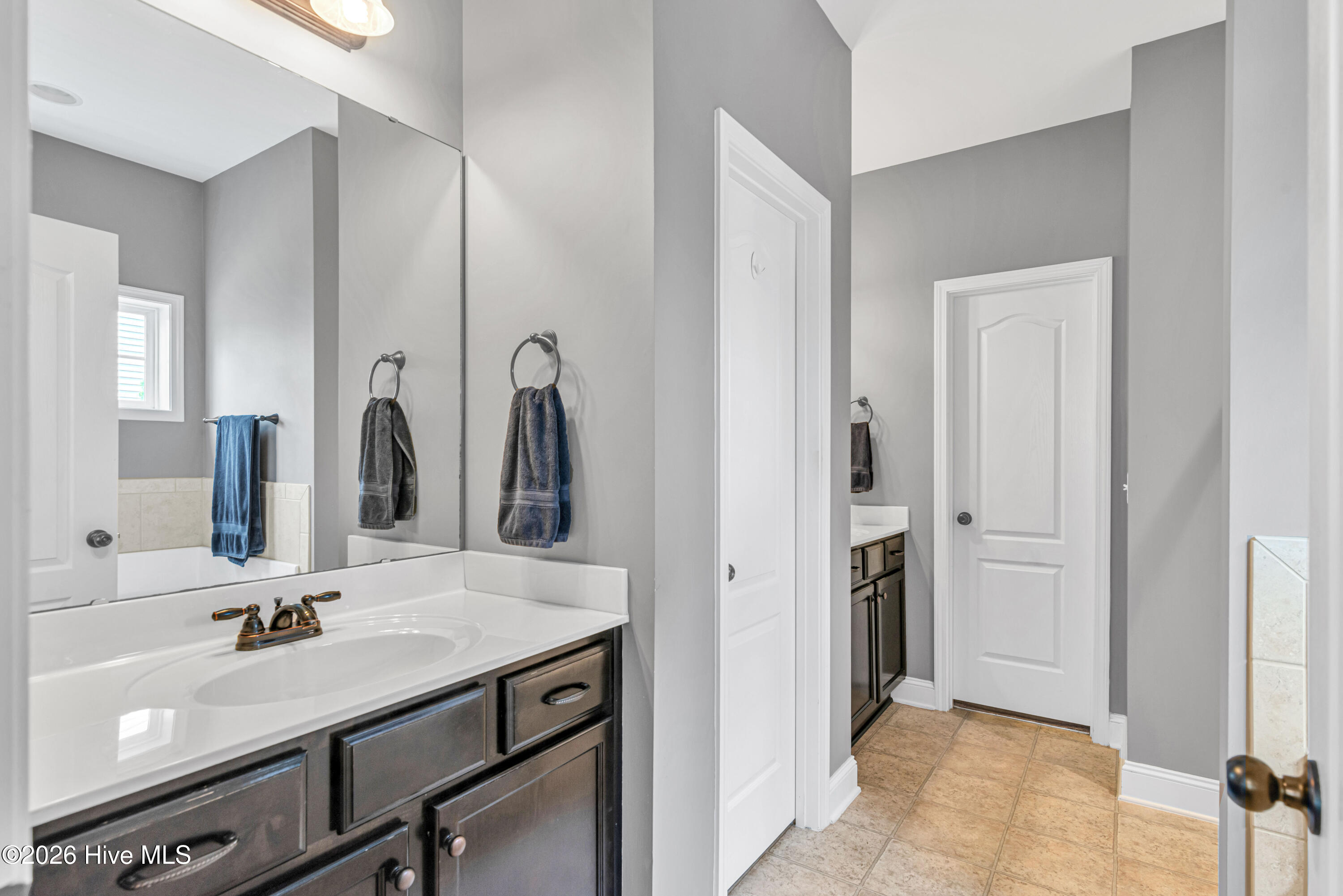 100564004 | Photo 24