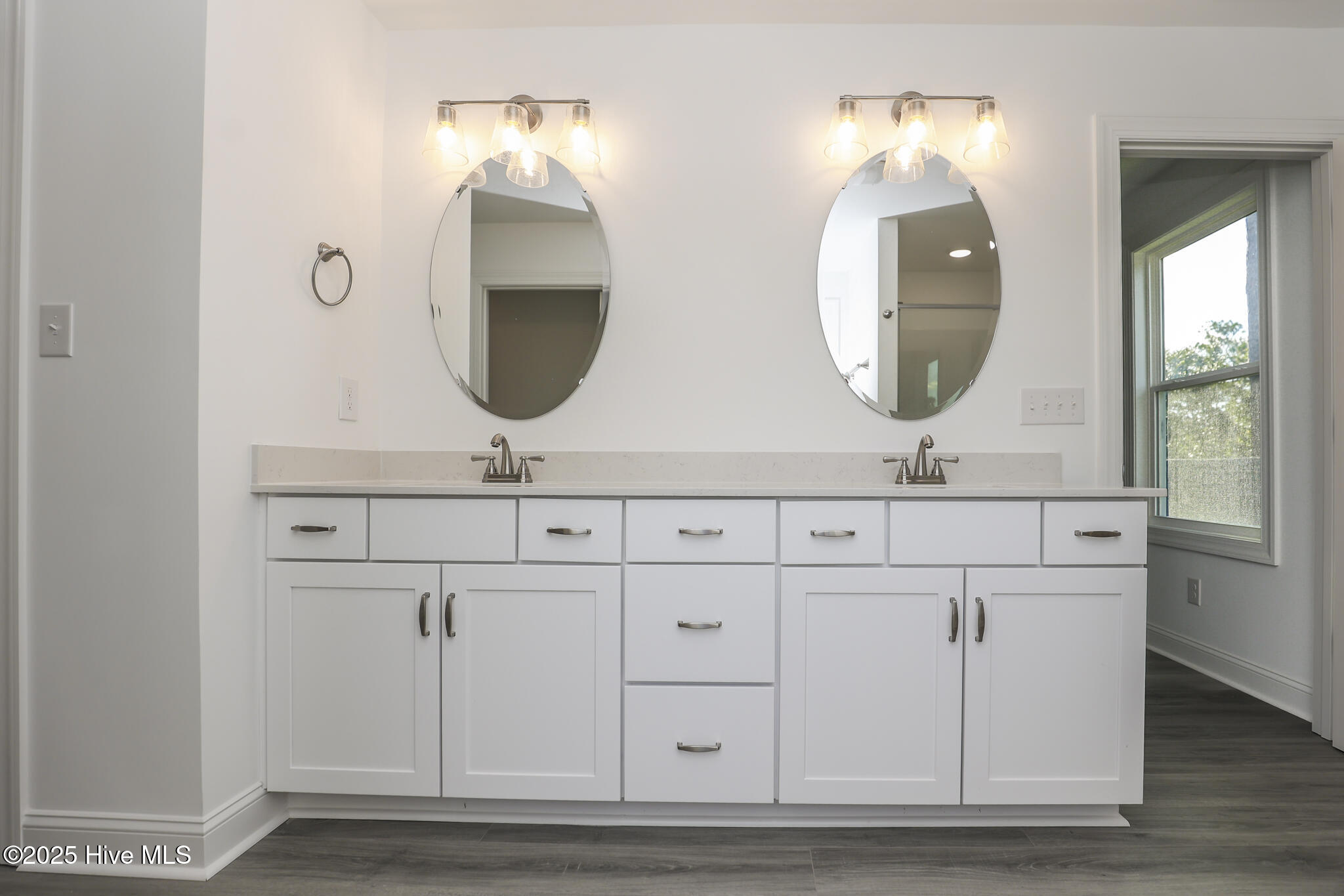 100553822 | Photo 68