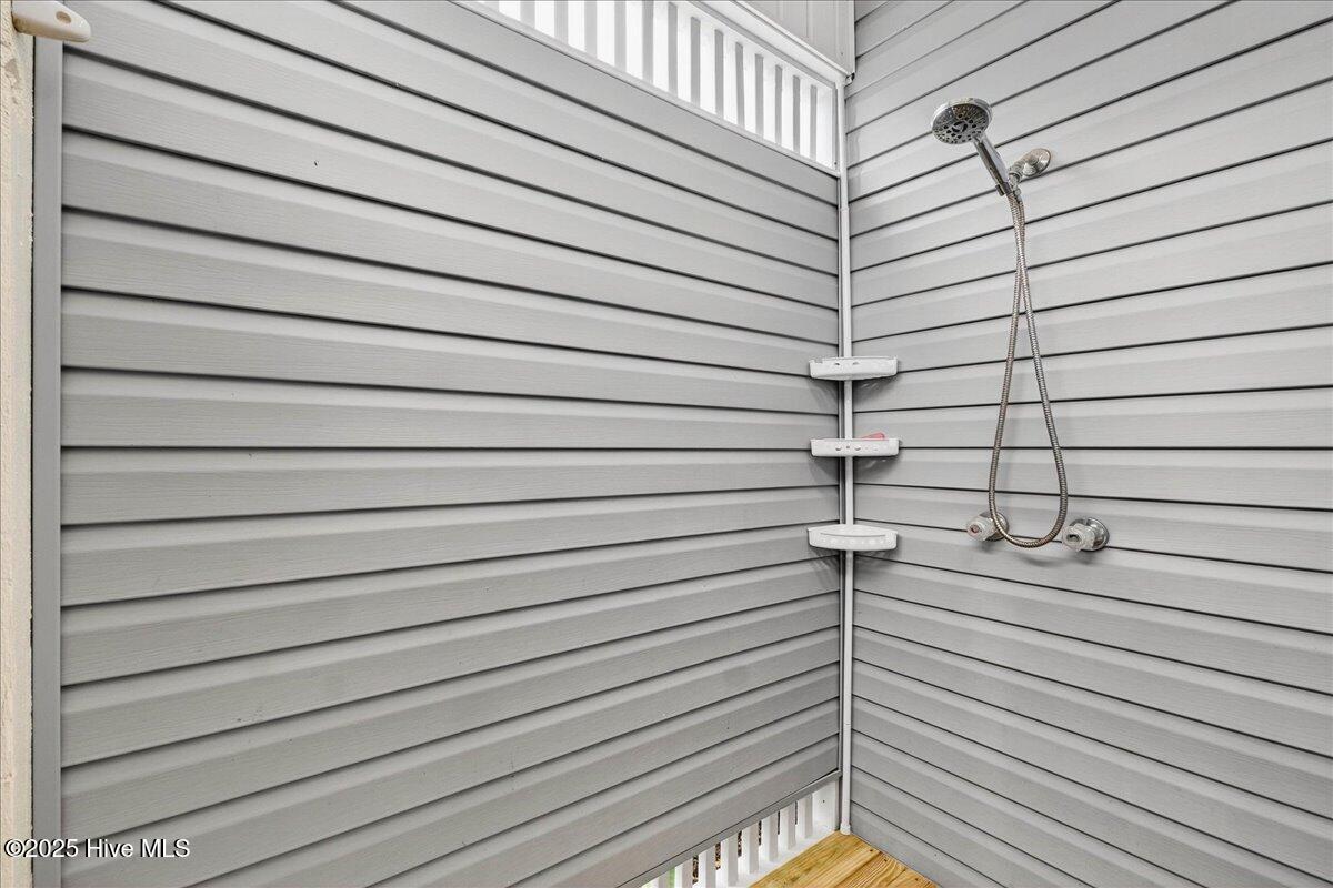 100531606 | Photo 42