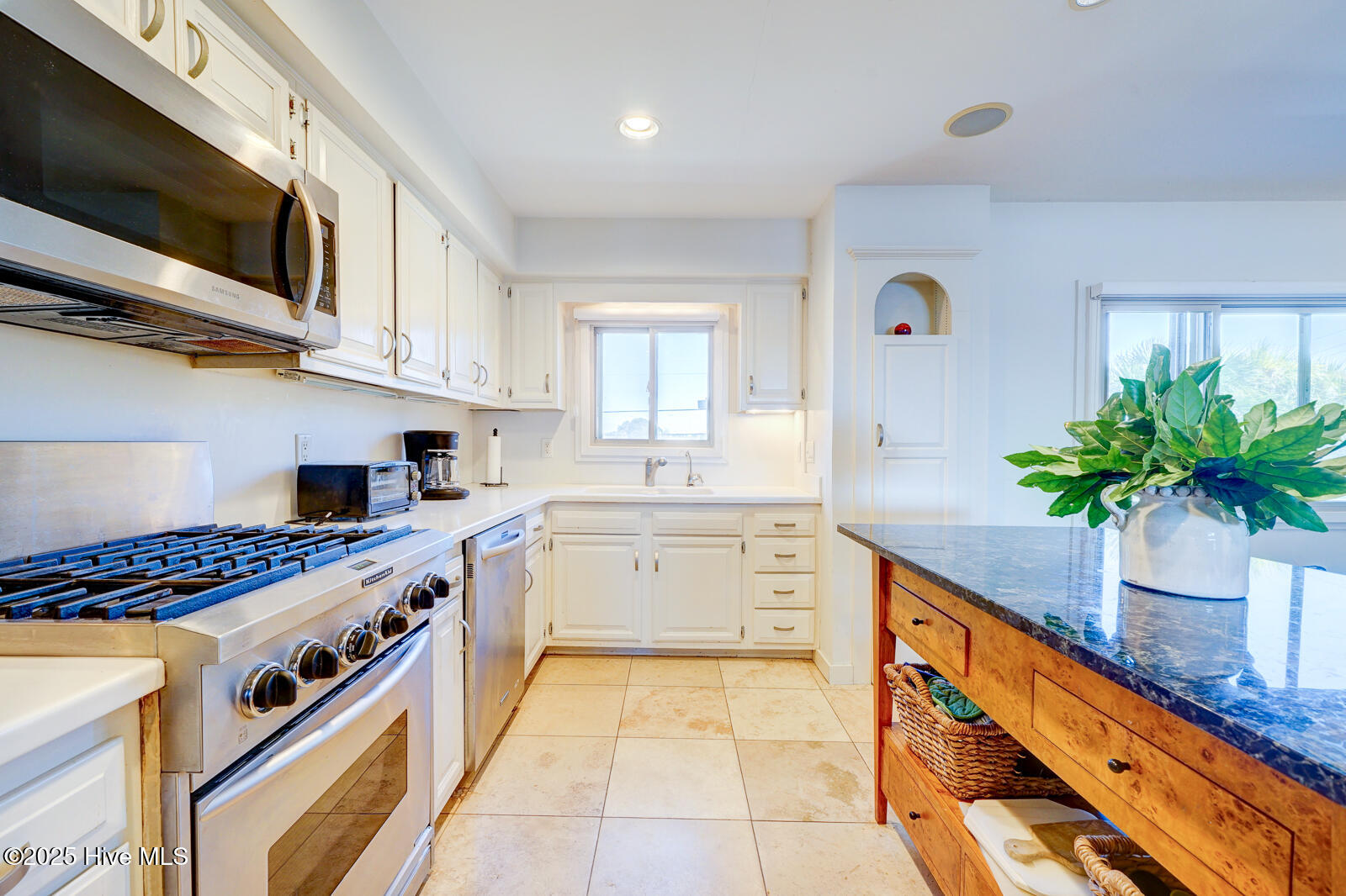 100546468 | Photo 14