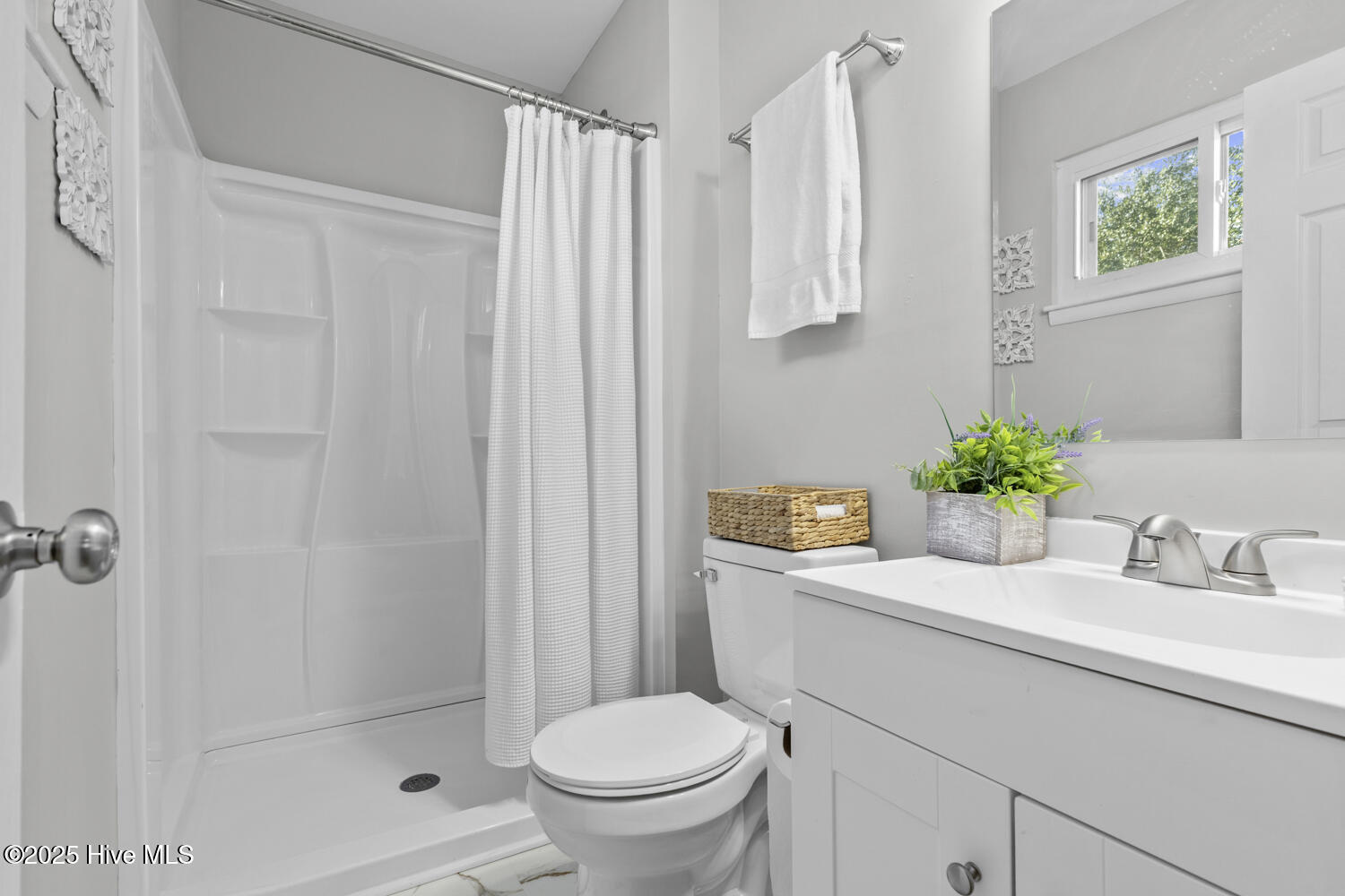 100544990 | Photo 18