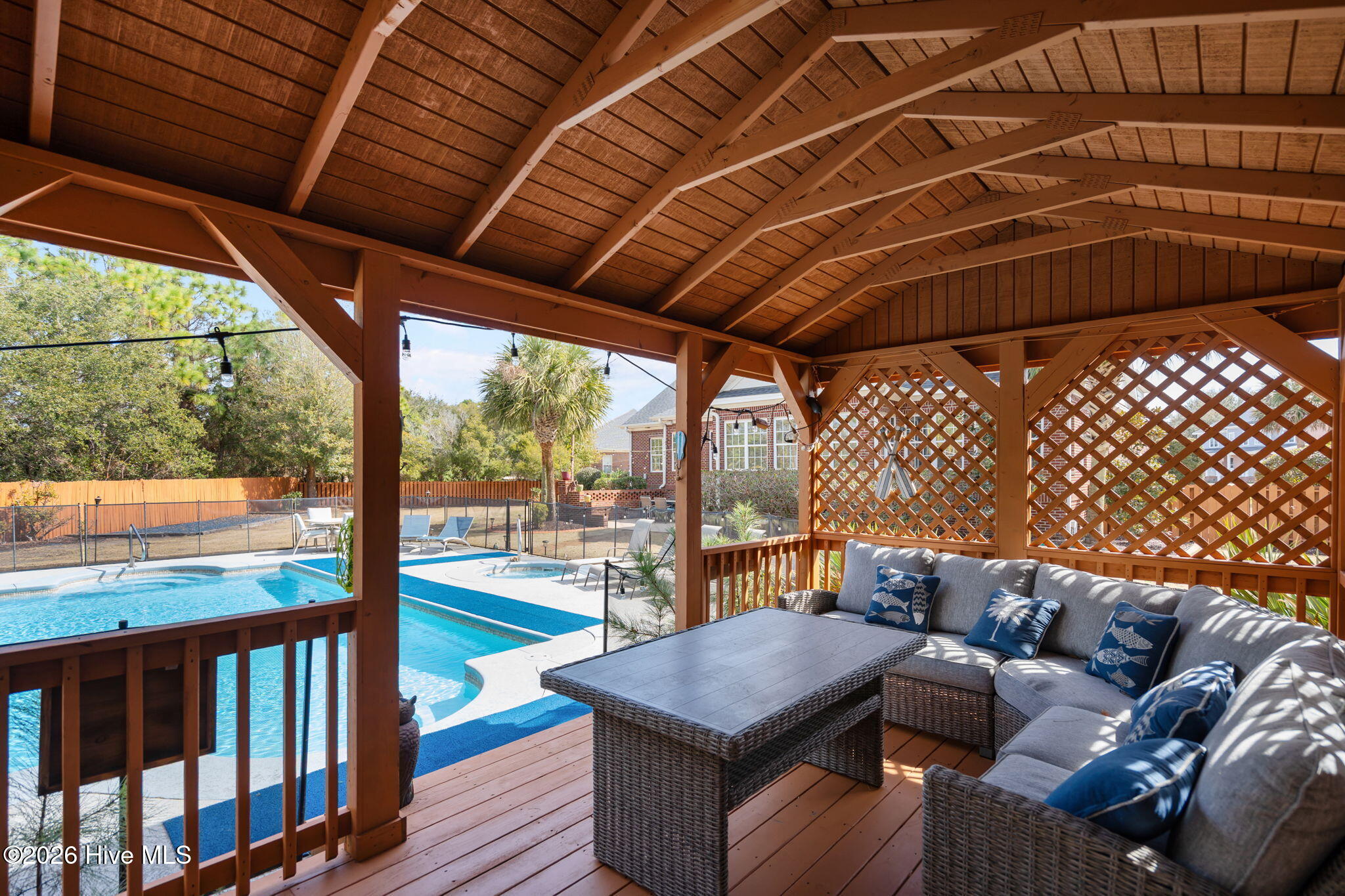 100559700 | Photo 53