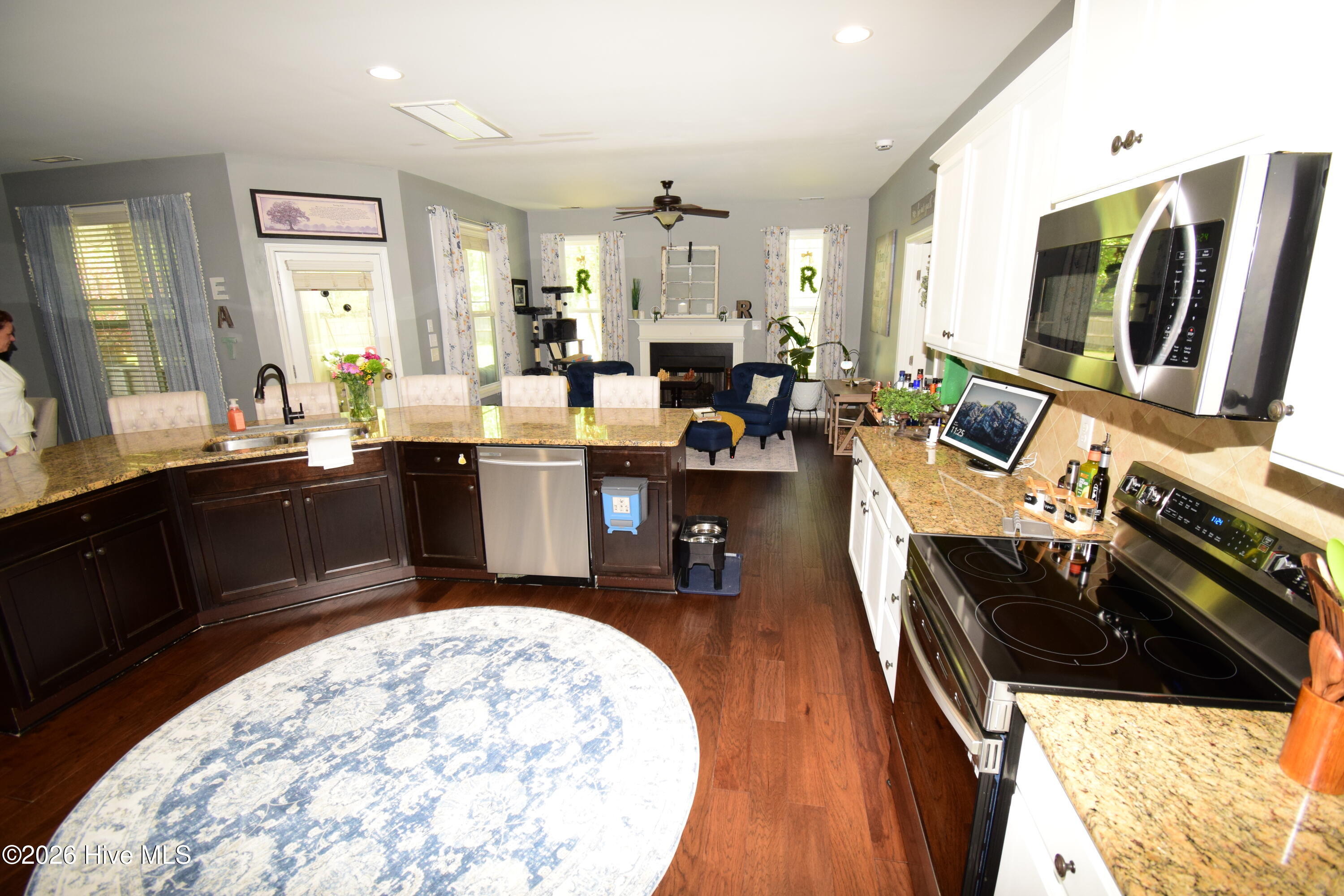 100566647 | Photo 16