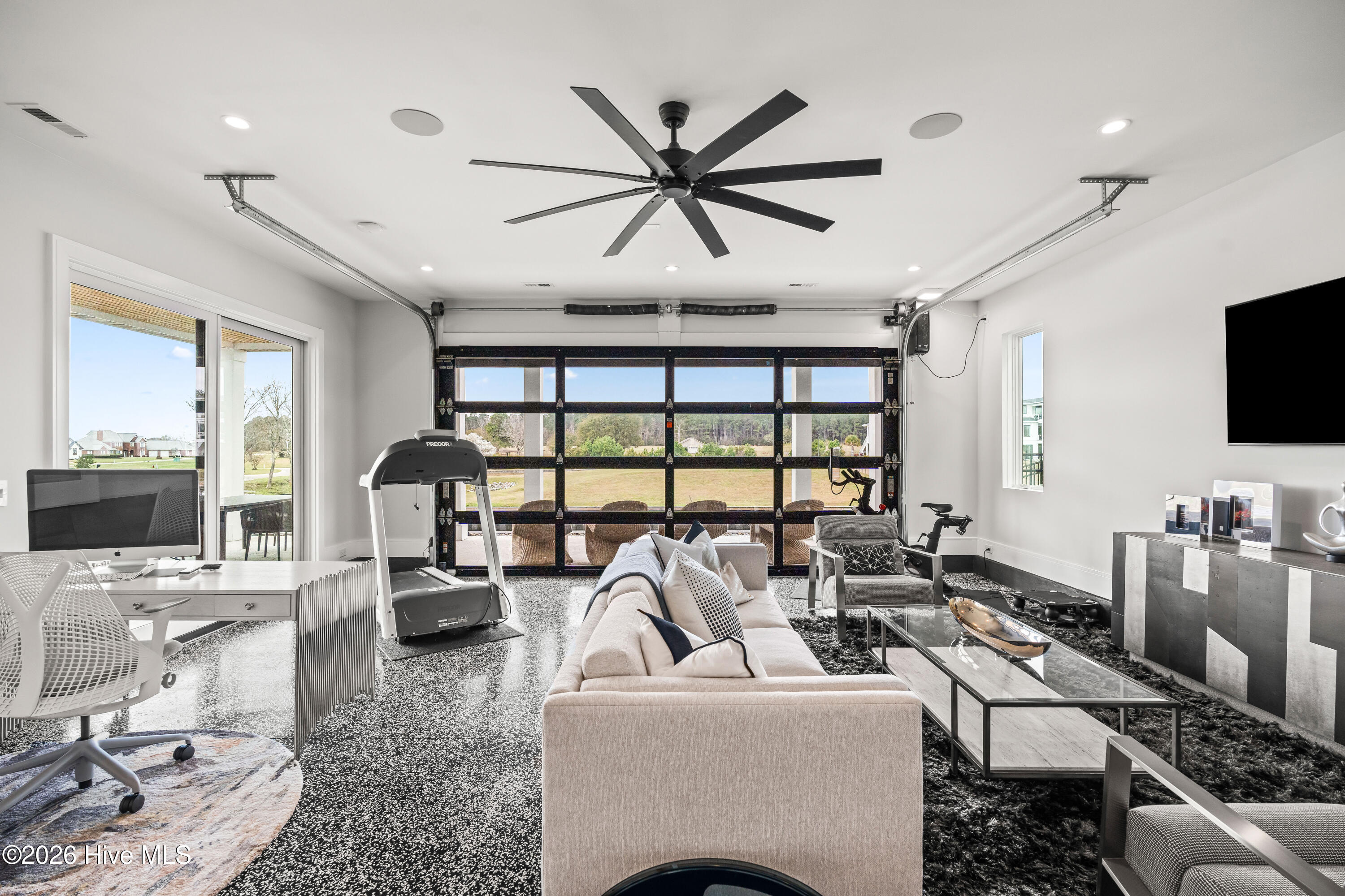 100567165 | Photo 73