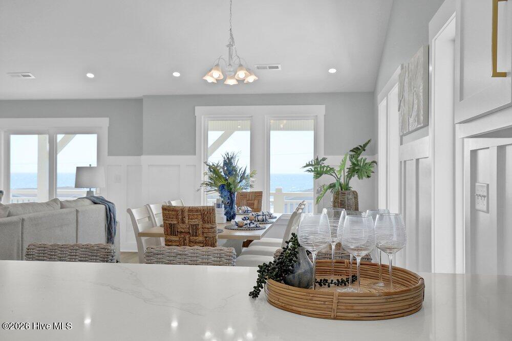 100552100 | Photo 14