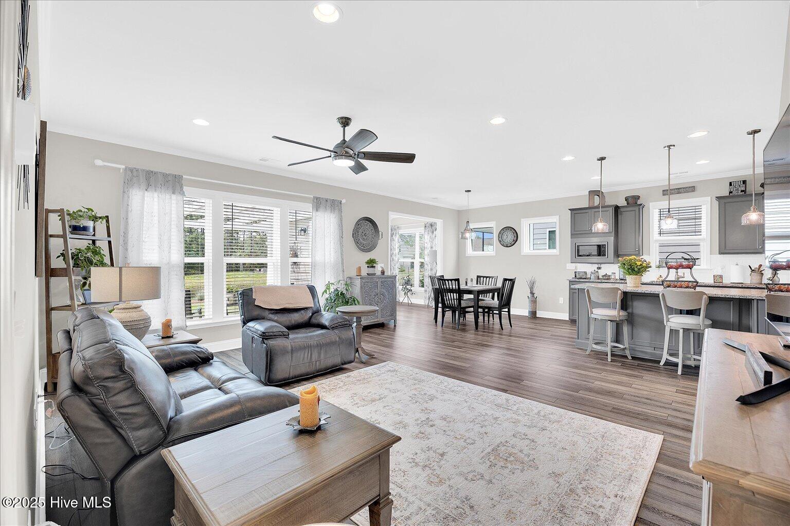 100509338 | Photo 19