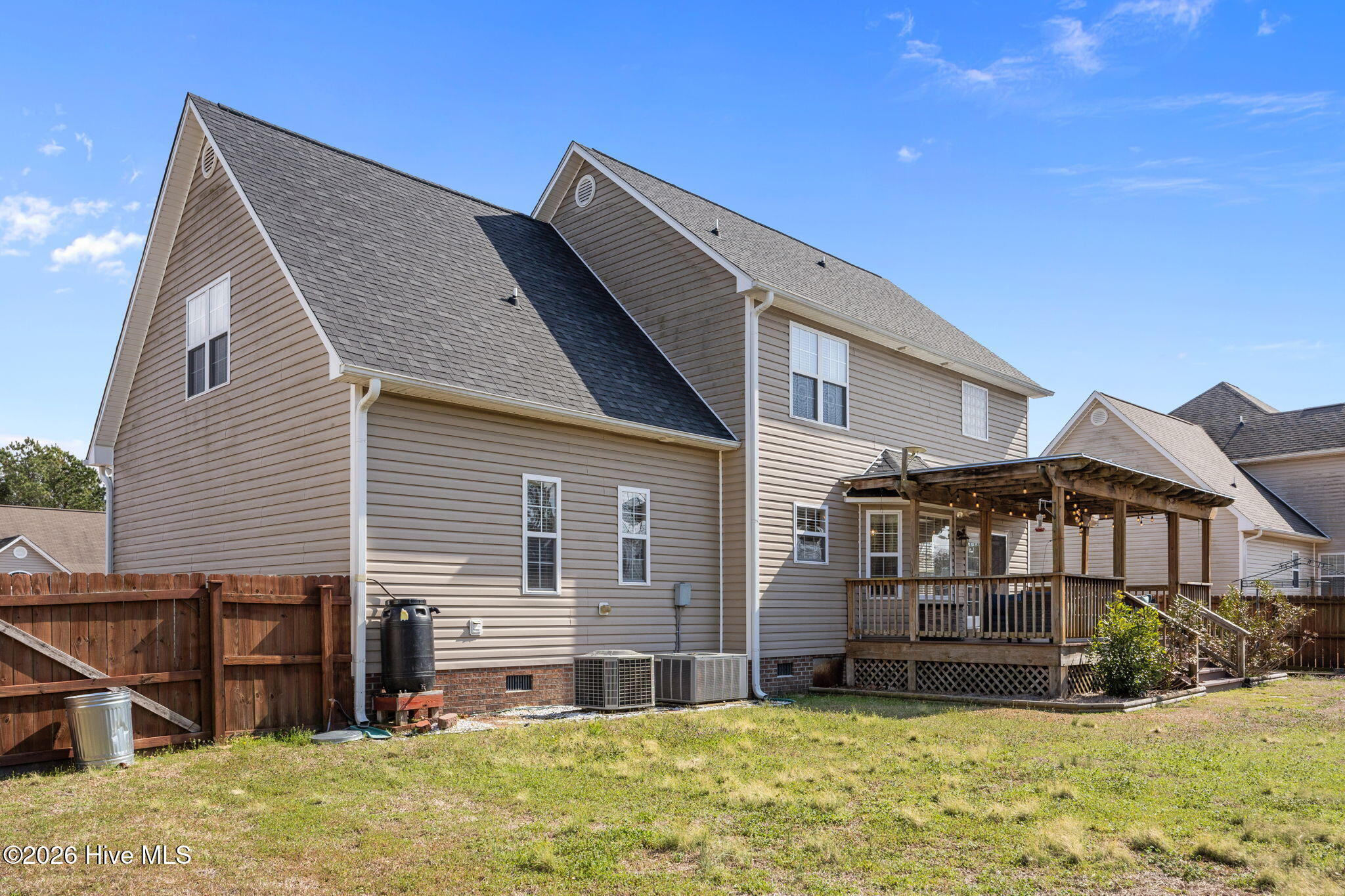 100558260 | Photo 42