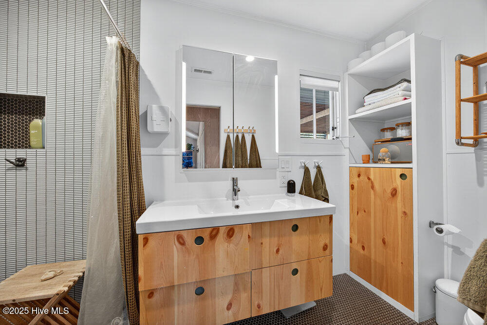 100562548 | Photo 24