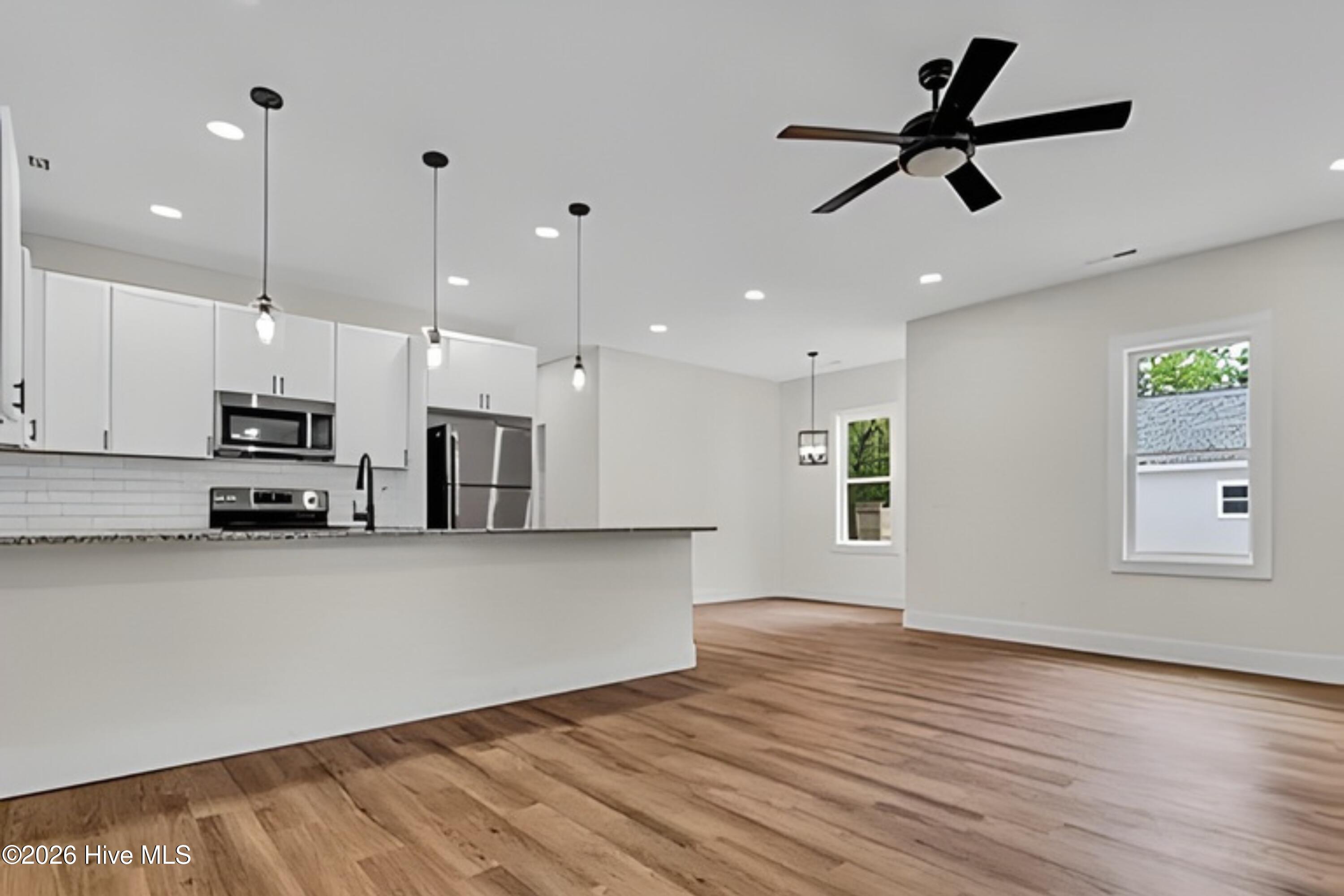 100568664 | Photo 18