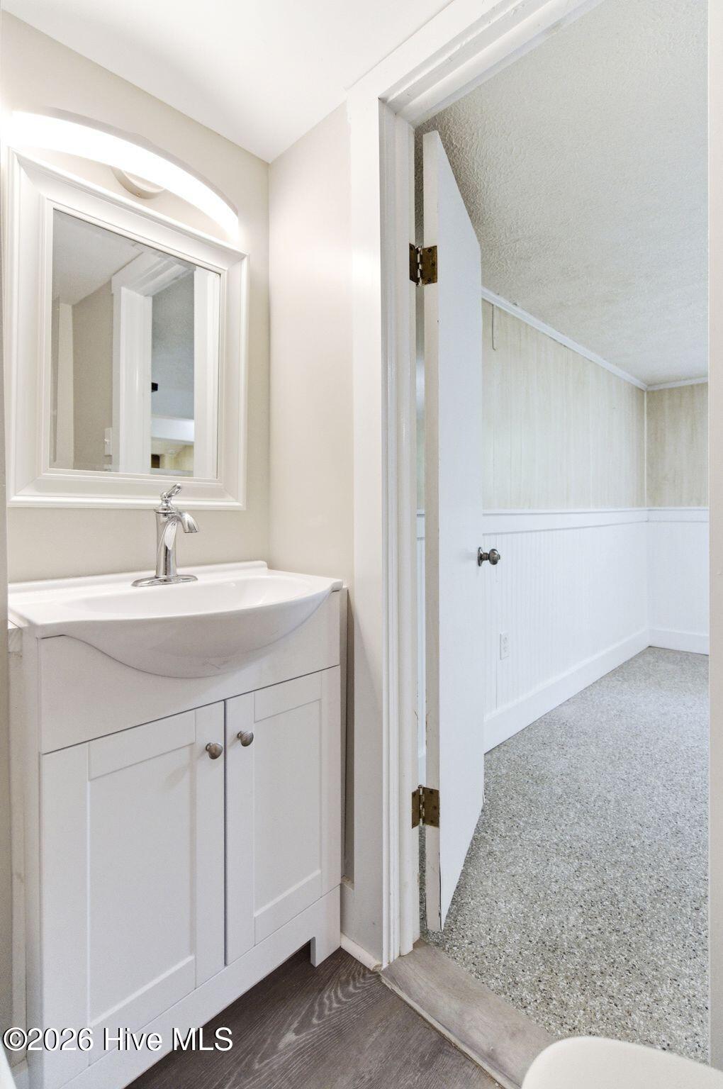 100565757 | Photo 56