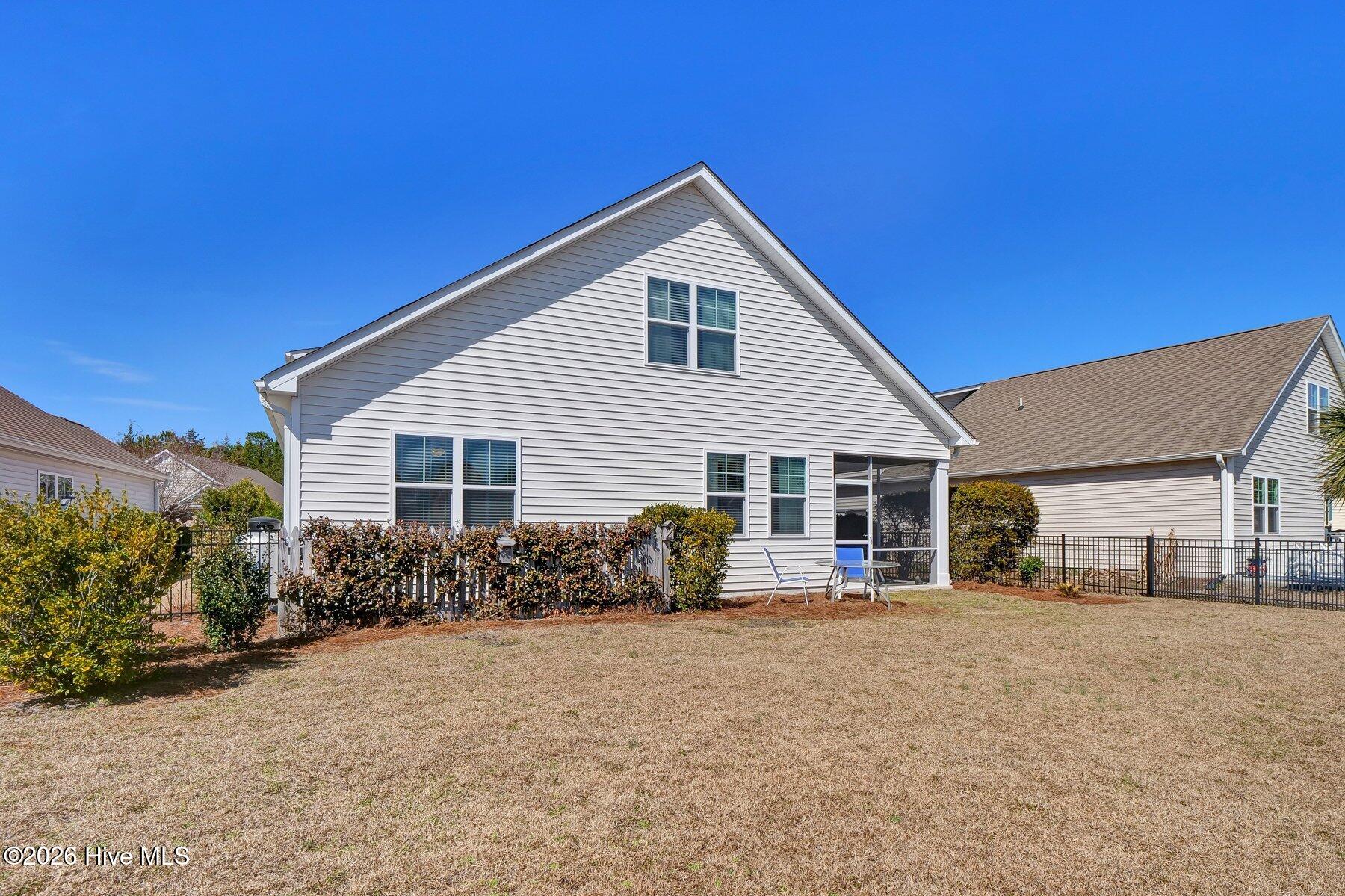 100556817 | Photo 25