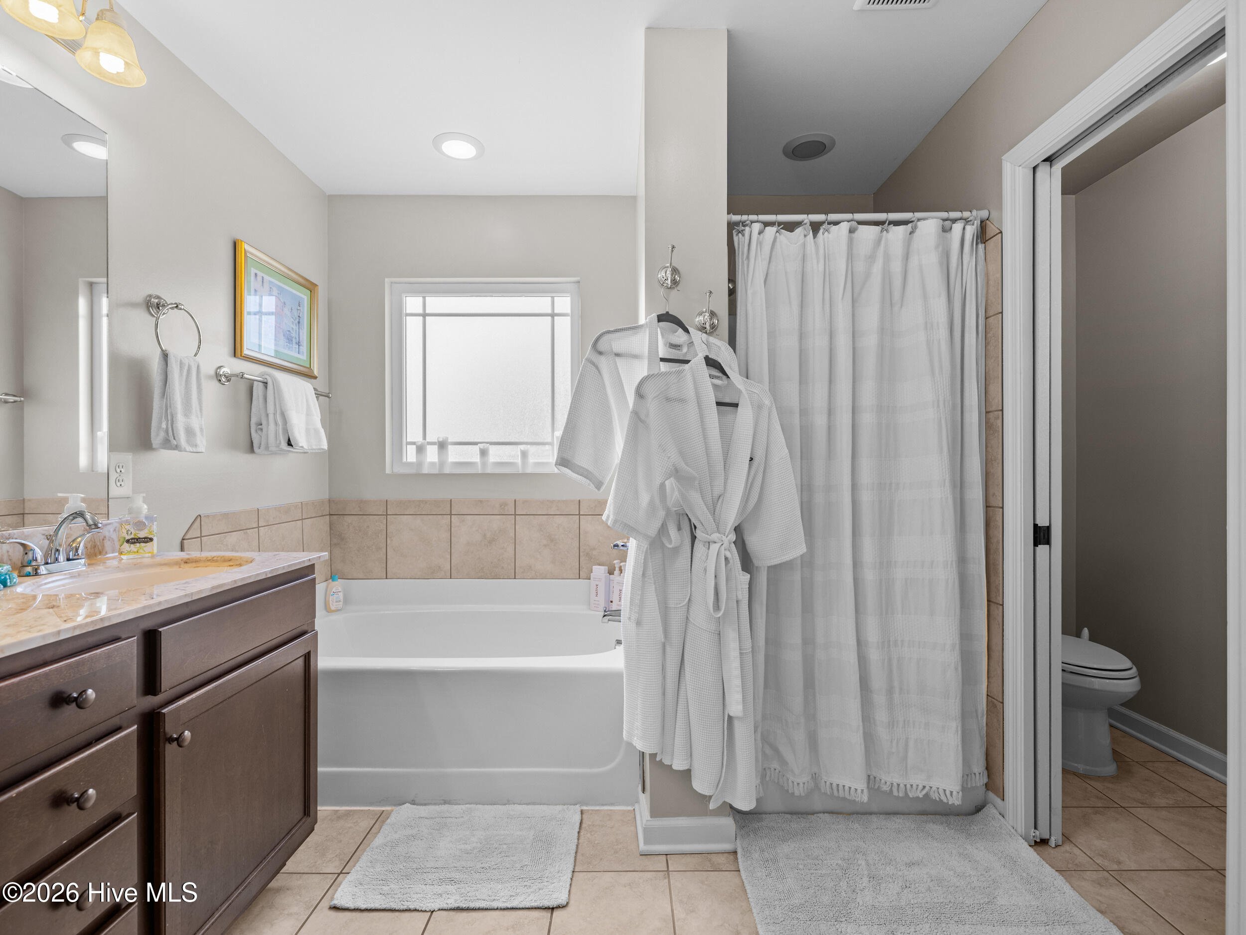 100559159 | Photo 38