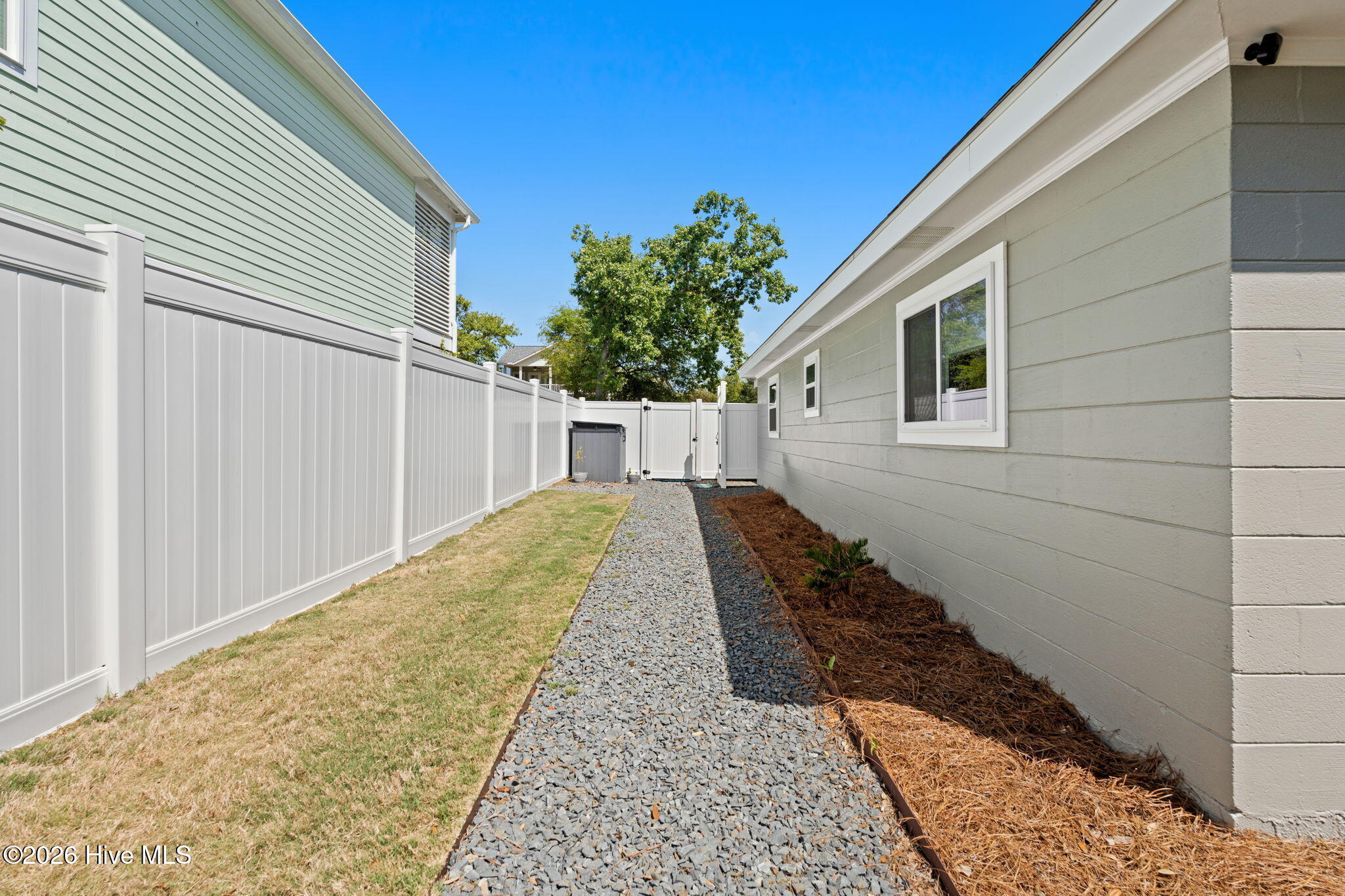 100568132 | Photo 30