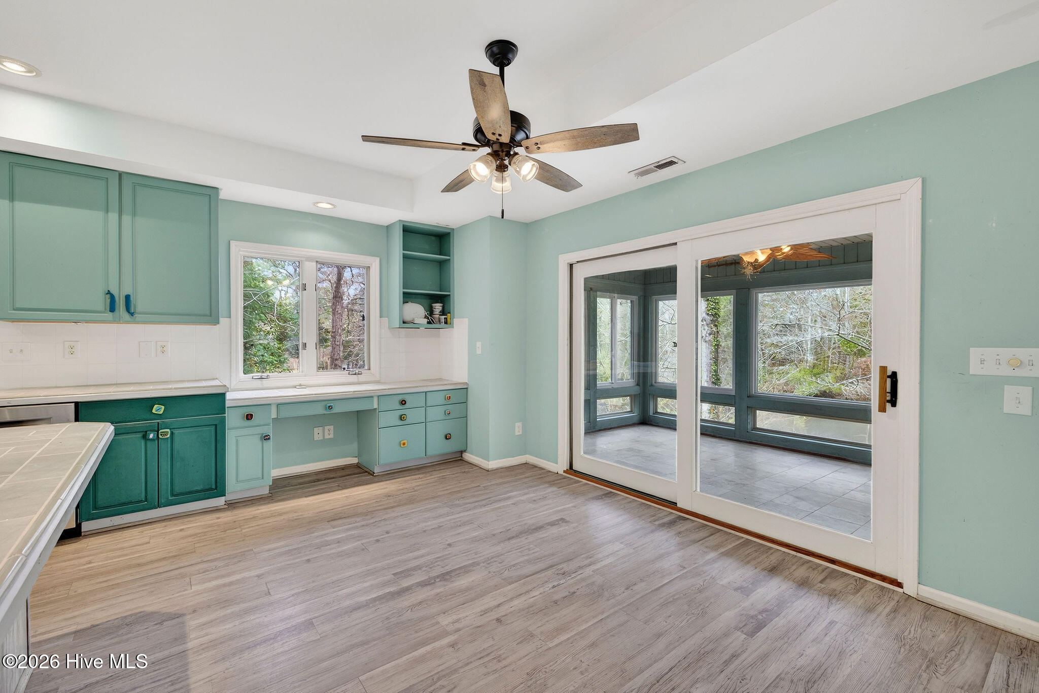 100556345 | Photo 27