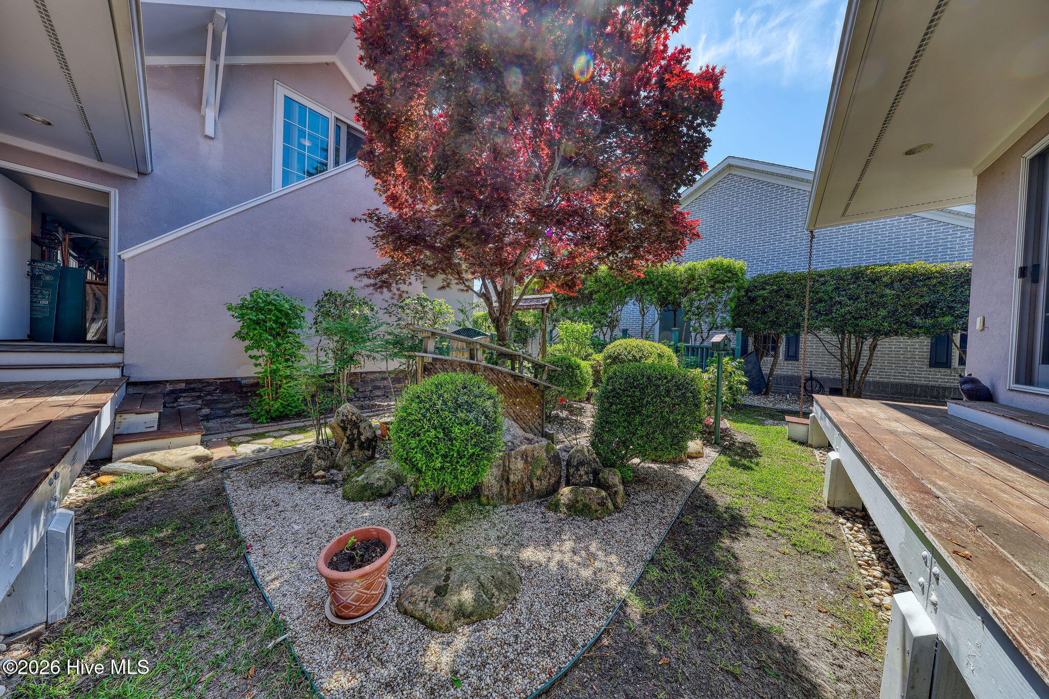 100569152 | Photo 66