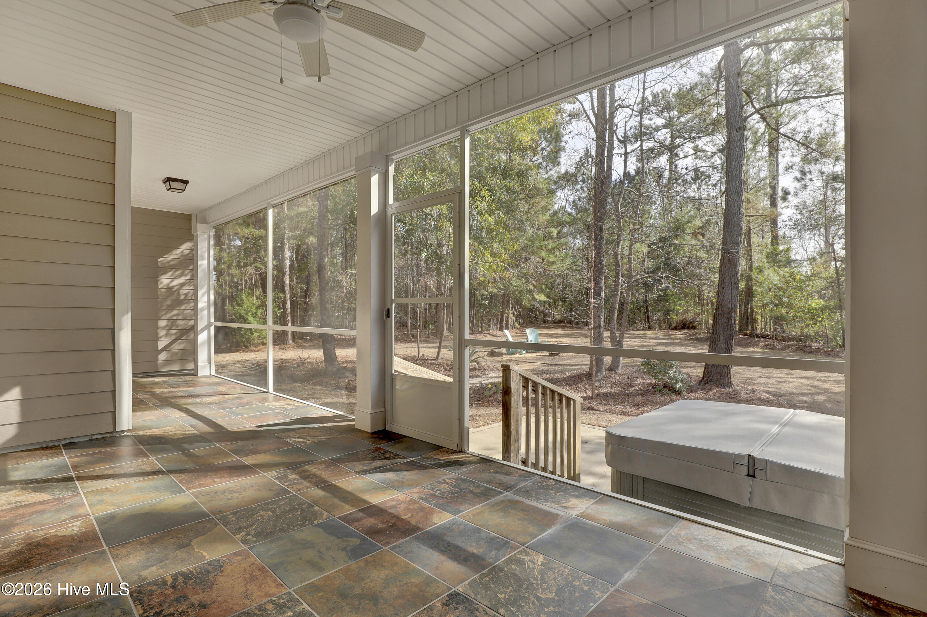 100549522 | Photo 41