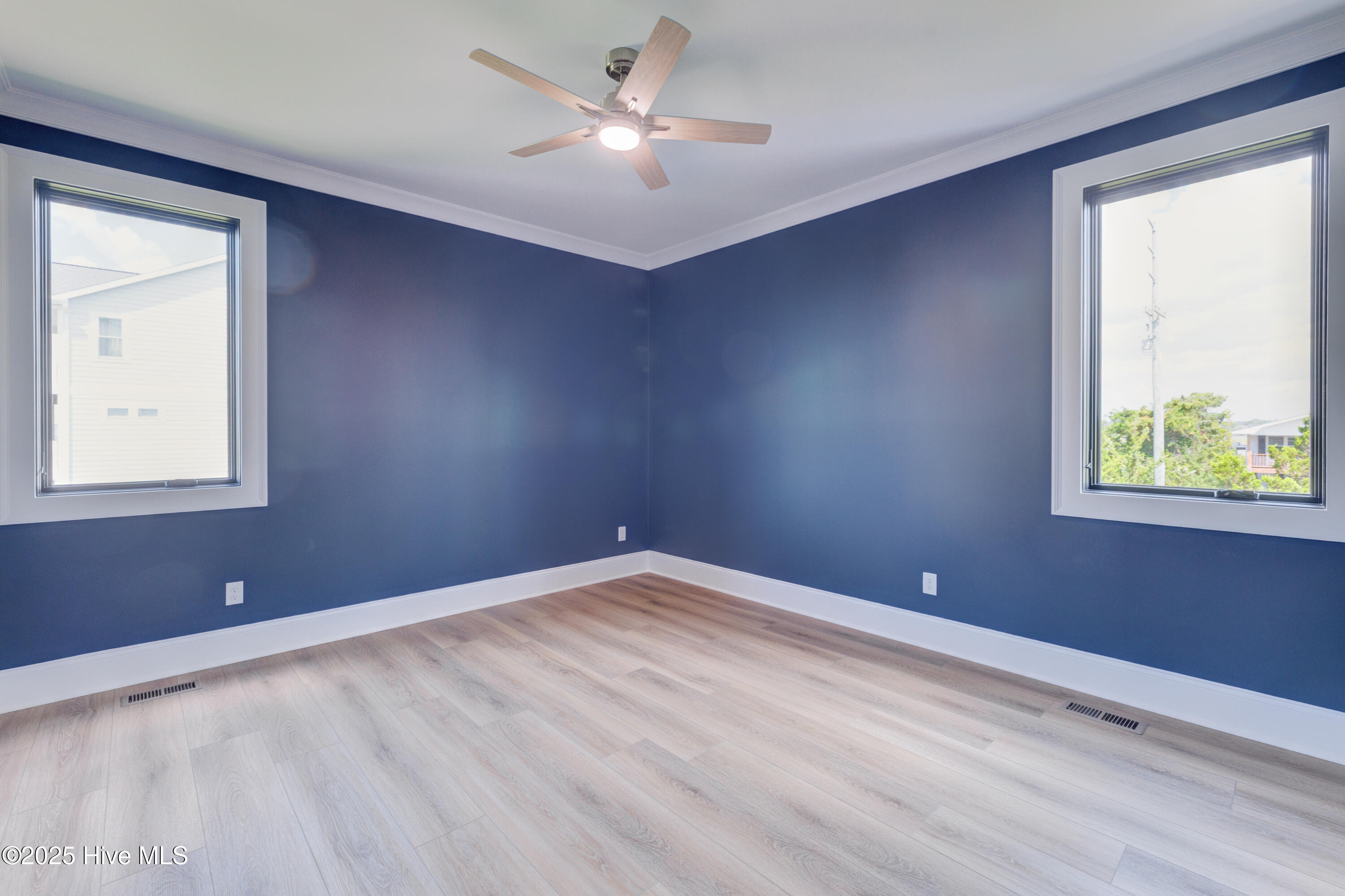 100519024 | Photo 44