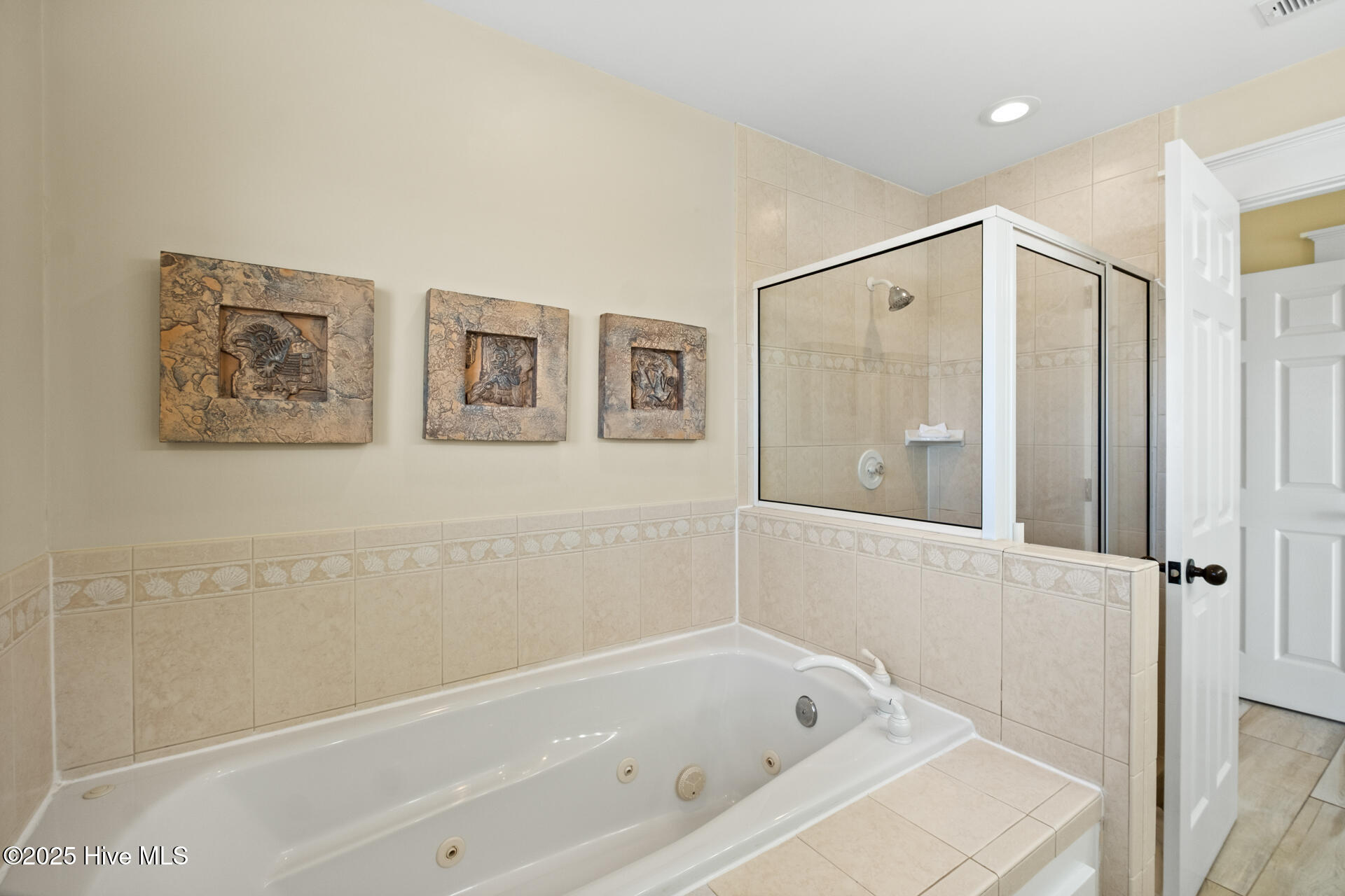 100523176 | Photo 32