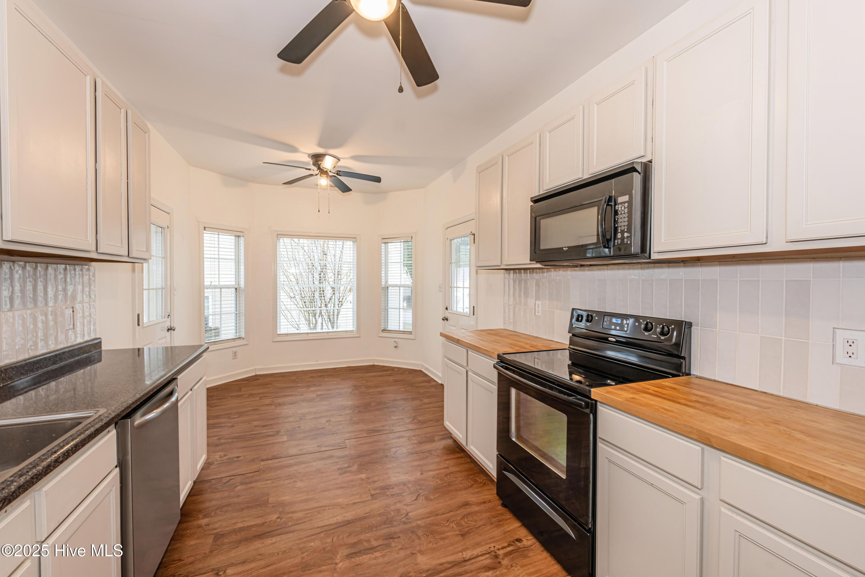 100539008 | Photo 16