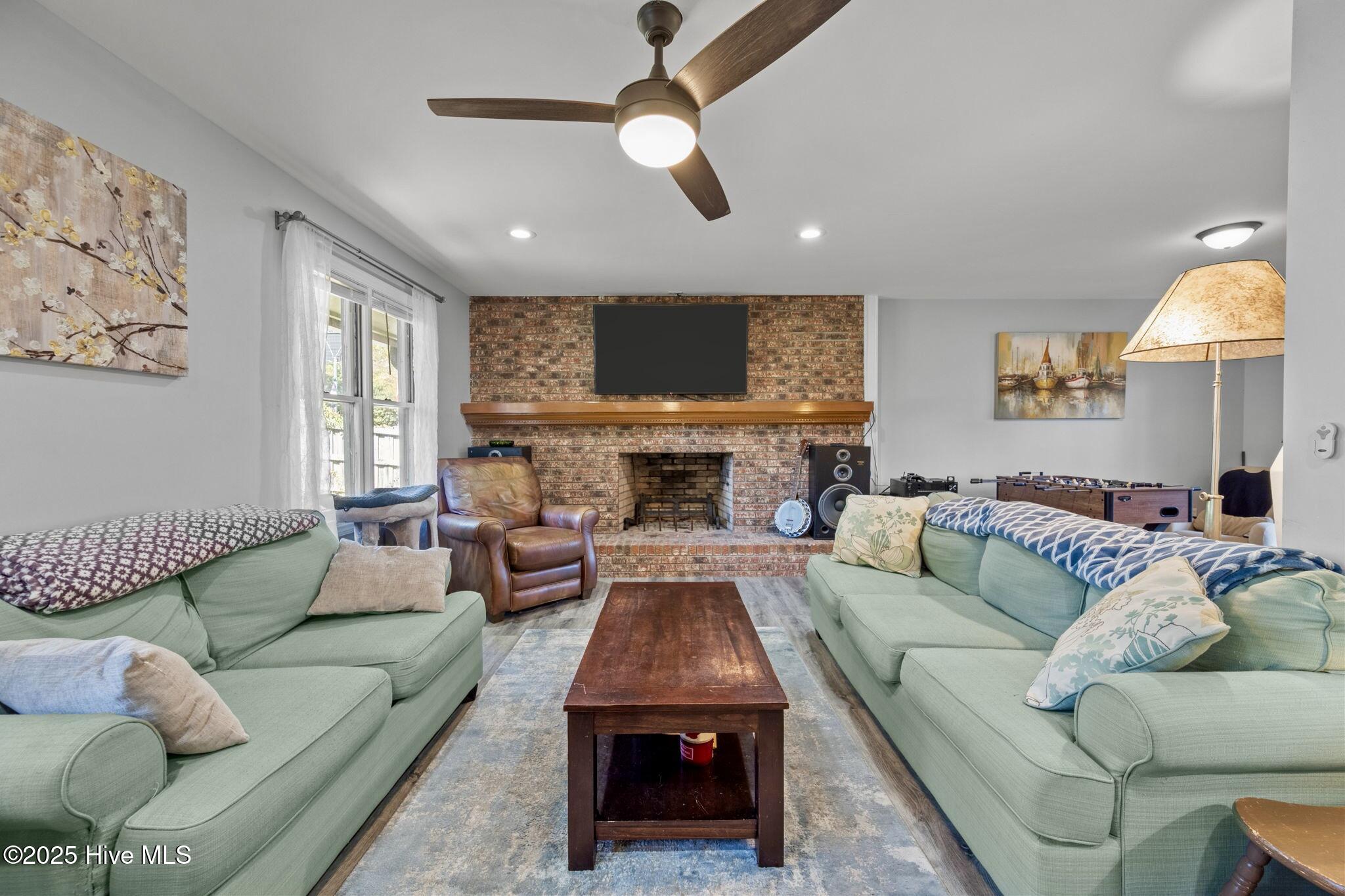 100532839 | Photo 15